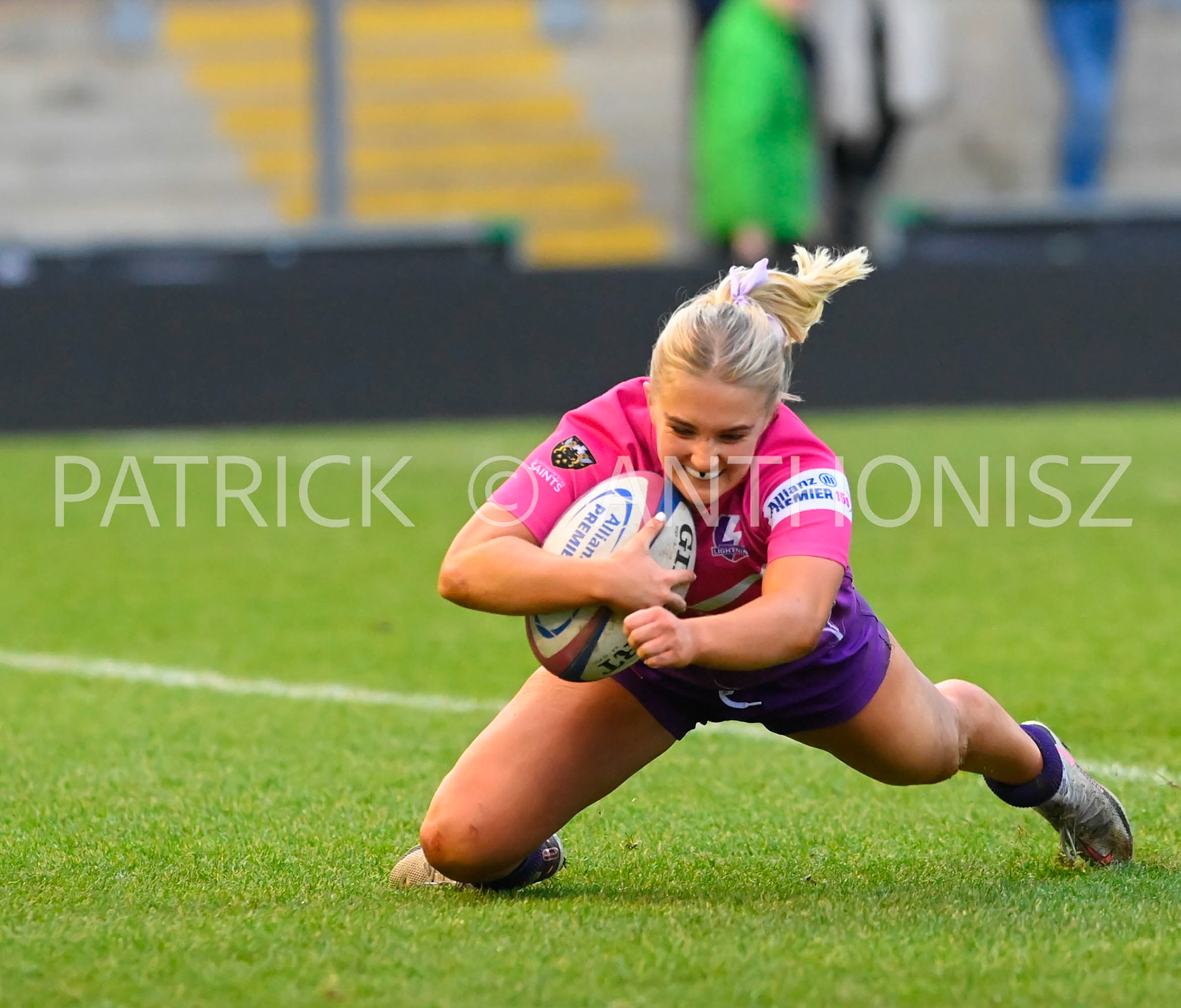 NORTHAMPTON, ENGLAND :  Jess Weaver of Loughborough Lightning gets a try during Women's Allianz Premiership 15's match between Loughborough Lightning and  Wasps at Franklin's Gardens on  Sunday January  8 2023 in Northampton, England