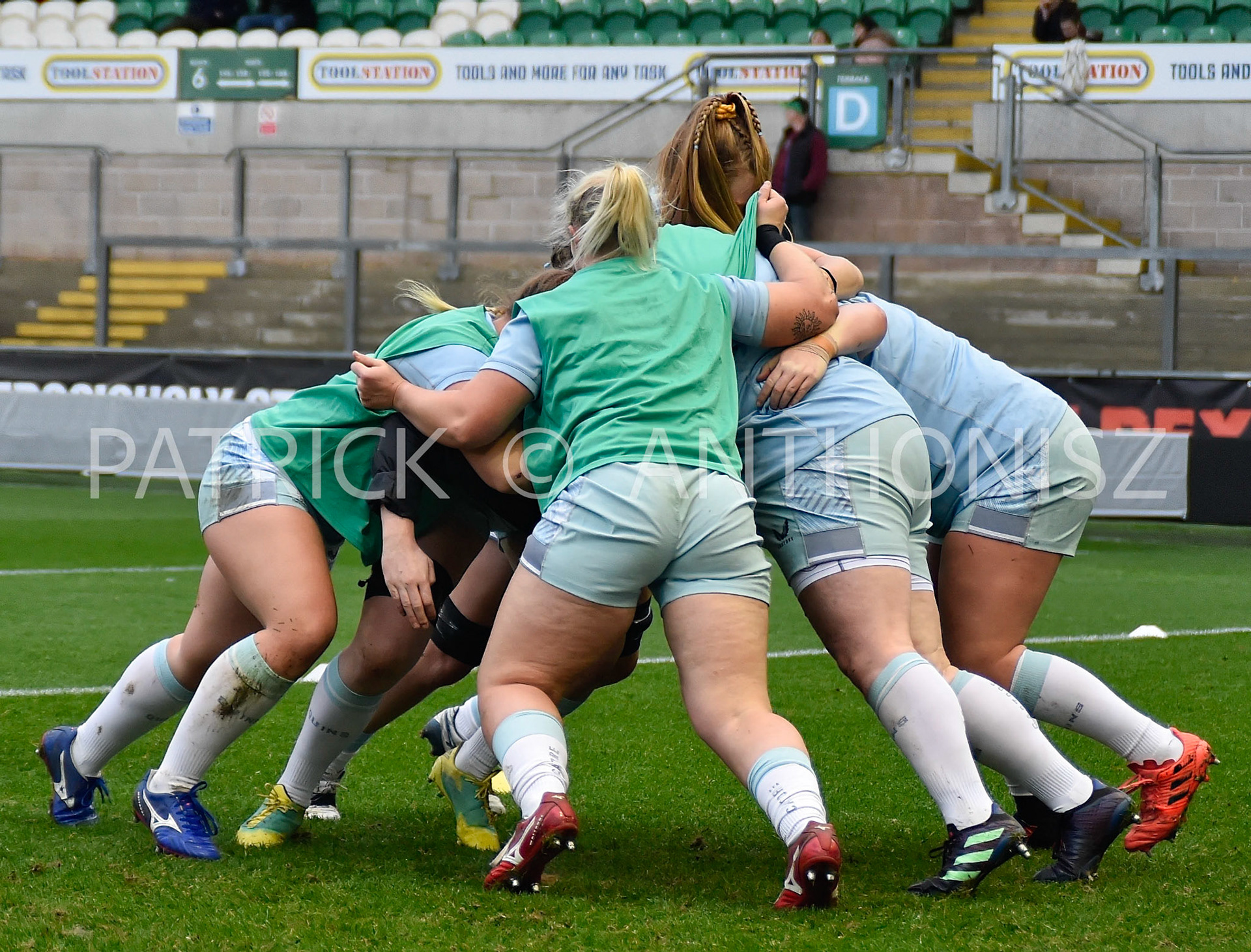 NORTHAMPTON, ENGLAND- Nov -27 - 2022 :  Harlequins Women during warming up  during the match between Loughborough Lightning Vs Harlequins at Franklin's Gardens on November 27, 2022 in Northampton, England