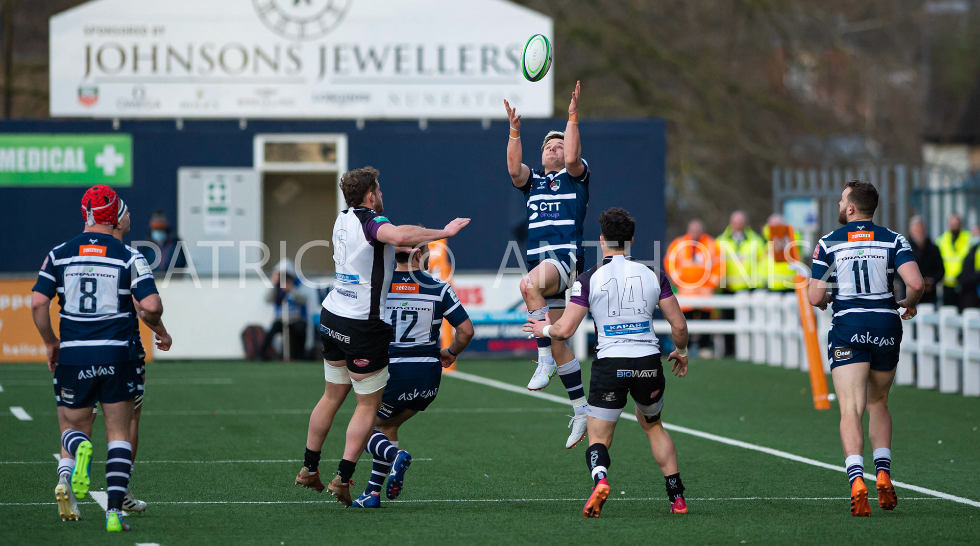 BUTTS PARK ARENA Coventry ,England 29th of January 2022 :  JOSH BARTON of coventry catches the ball during the Greene King IPA Championship  match  between Coventry Rugby Vs Cornish Pirates  at Butts Park Arena Coventry UK .Final score: Coventry Rugby  21: 31 Cornish Pirates