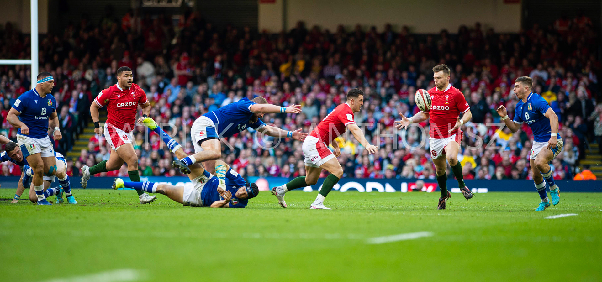 Wales v Italy Guinness Six Nations Cardiff, UK.19th Mar, 2022.Dan Biggar (capt)of Wales tries to get the ball during the  Guinness Six Nations Championship 2022 match, Wales v Italy at the Principality Stadium in Cardiff