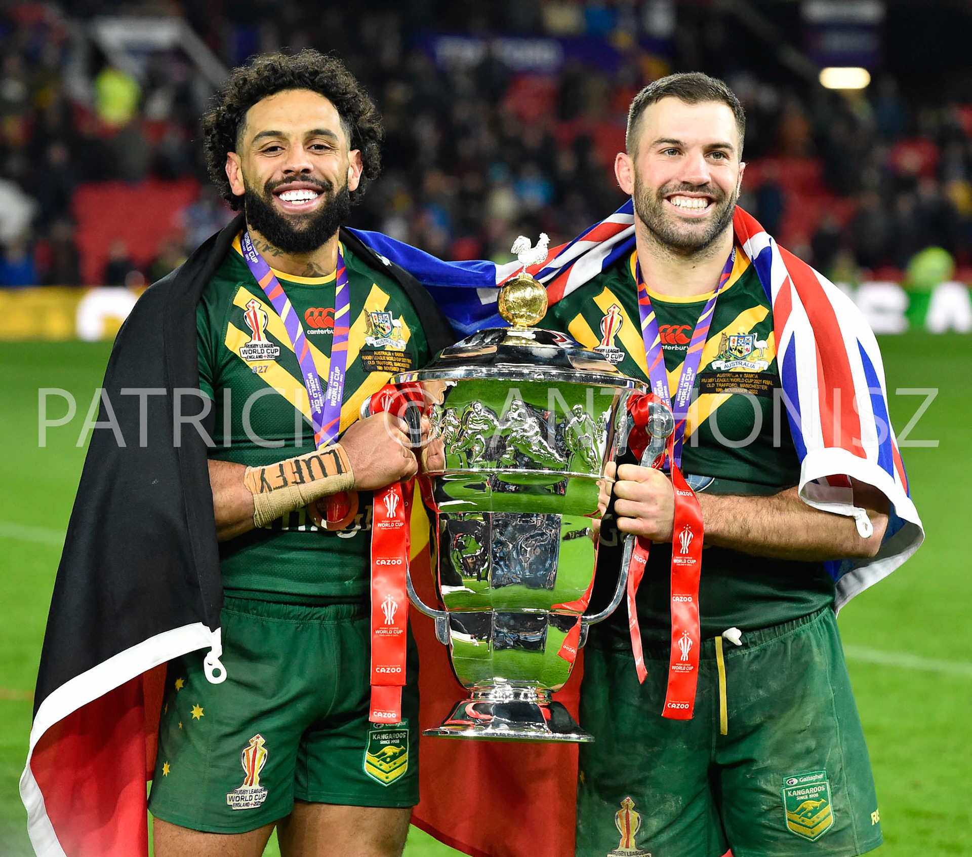 Manchester   ENGLAND - NOVEMBER 19. Australia  celebrate after winning  the Rugby league World Cup Mens Final 2021 between Australia and Samoa at the  Old Trafford  on November 19 - 2022 in Manchester England.