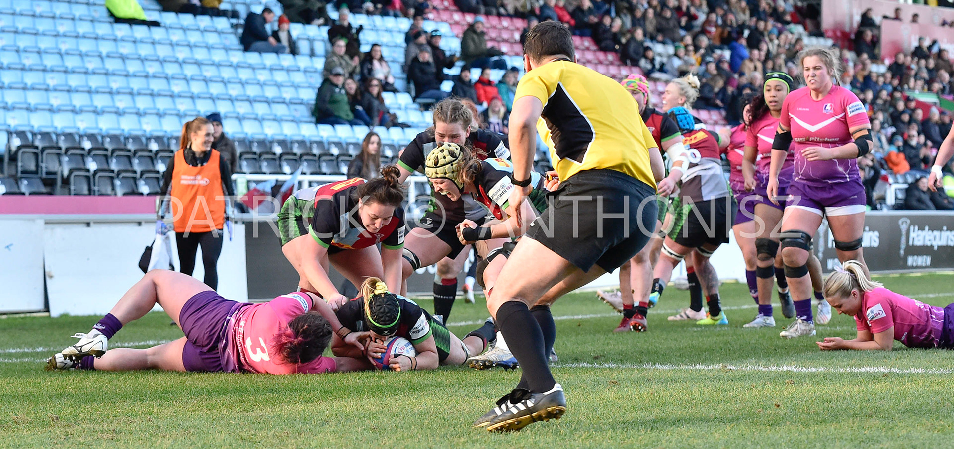 Twickenham, stoop ENGLAND :  Emily Chancellor of Harlequins  gets a try during the Women's Allianz Premiership 15's match between Harlequins Vs Loughborough Lightning Twickenham Stoop Stadium England 5–02-2023