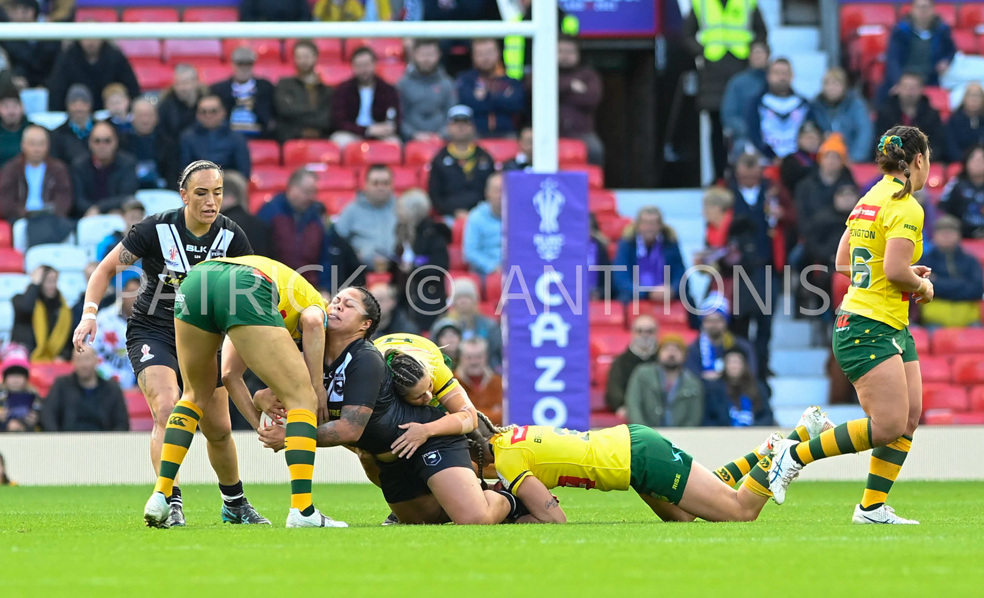 Manchester   ENGLAND - NOVEMBER 19. Match action .during  the Rugby league World Cup Womens Final  between Australia and New Zealand  at the Old Trafford   on November 19 - 2022 in Manchester England.