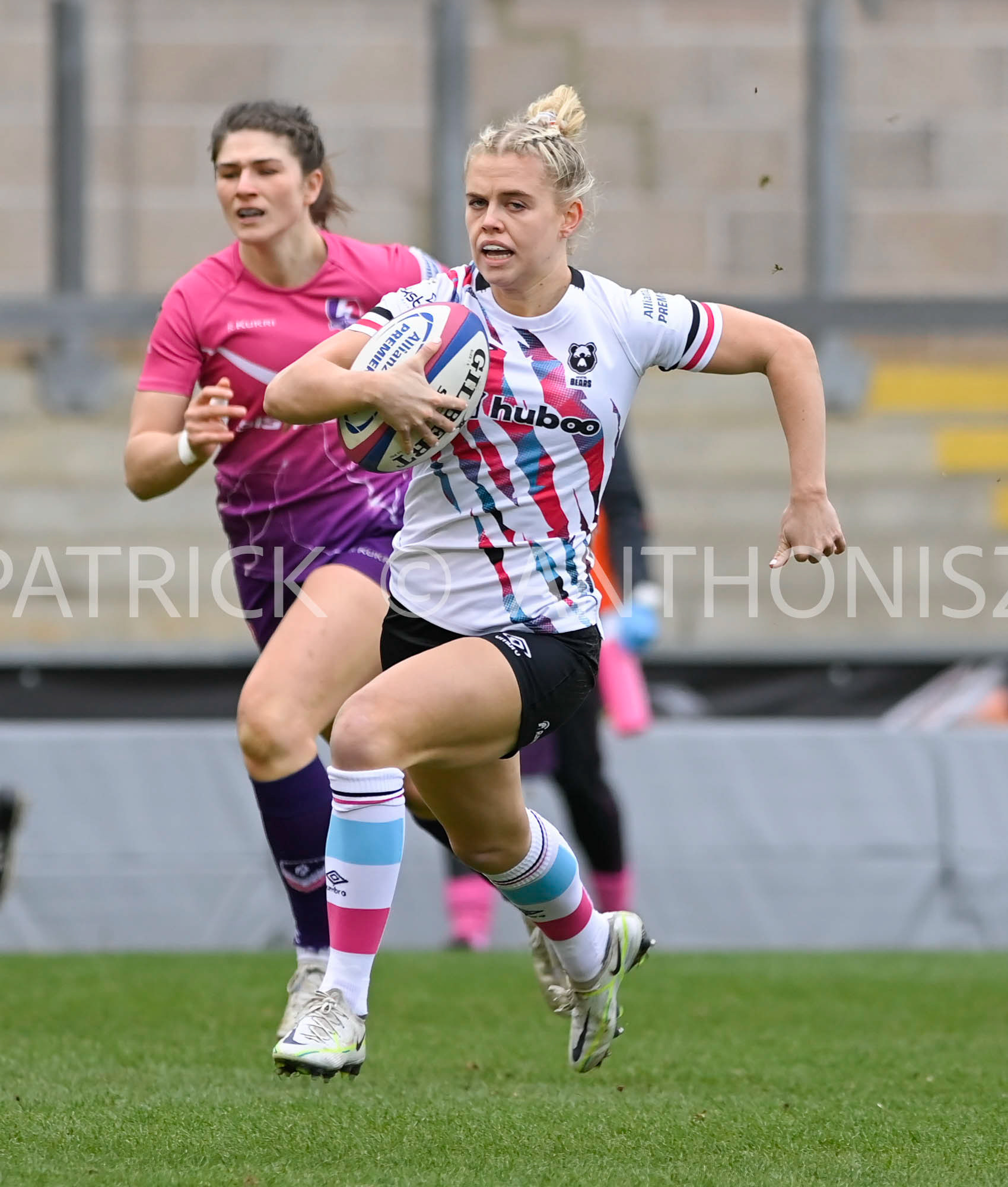 NORTHAMPTON, ENGLAND- Sat-4-2023: Grace Crompton of Bristol Bears goes for a try  during the match between  Loughborough Lightning and Bristol Bears at Franklin's Gardens on Sat-4-2023 in Northampton, England