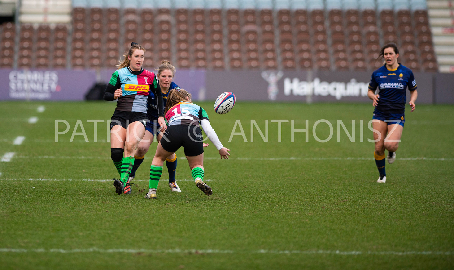 Harlequins Women Vs  Worcester WarriorsWomen's Allianz Premier 15sLondon,England February 12th 2022:  Freya Aucken of Harlequins goes for the ball during the match between  Harlequins Women Vs  Worcester Warriors at Twickenham Stoop .Final score:  Harlequins Rugby  42 : 15  Worcester Warriors