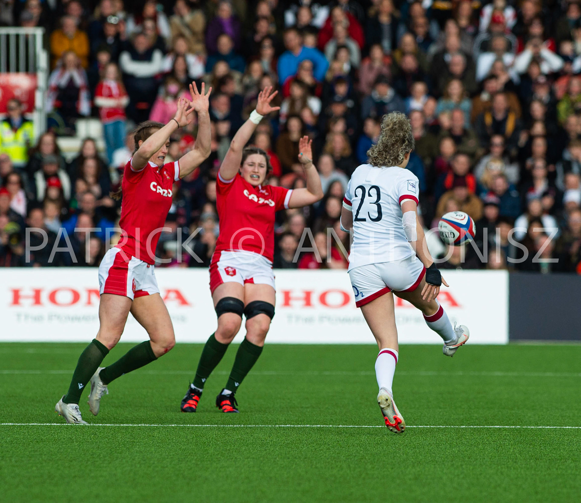 England Vs Wales Six Nations Gloucester 9 April 2022. Ellie Kildunne of England in action during the TikTok Women's Six Nations Rugby Championship match, England Red Roses Vs Wales  Rugby at the Kingsholm  Stadium Gloucester