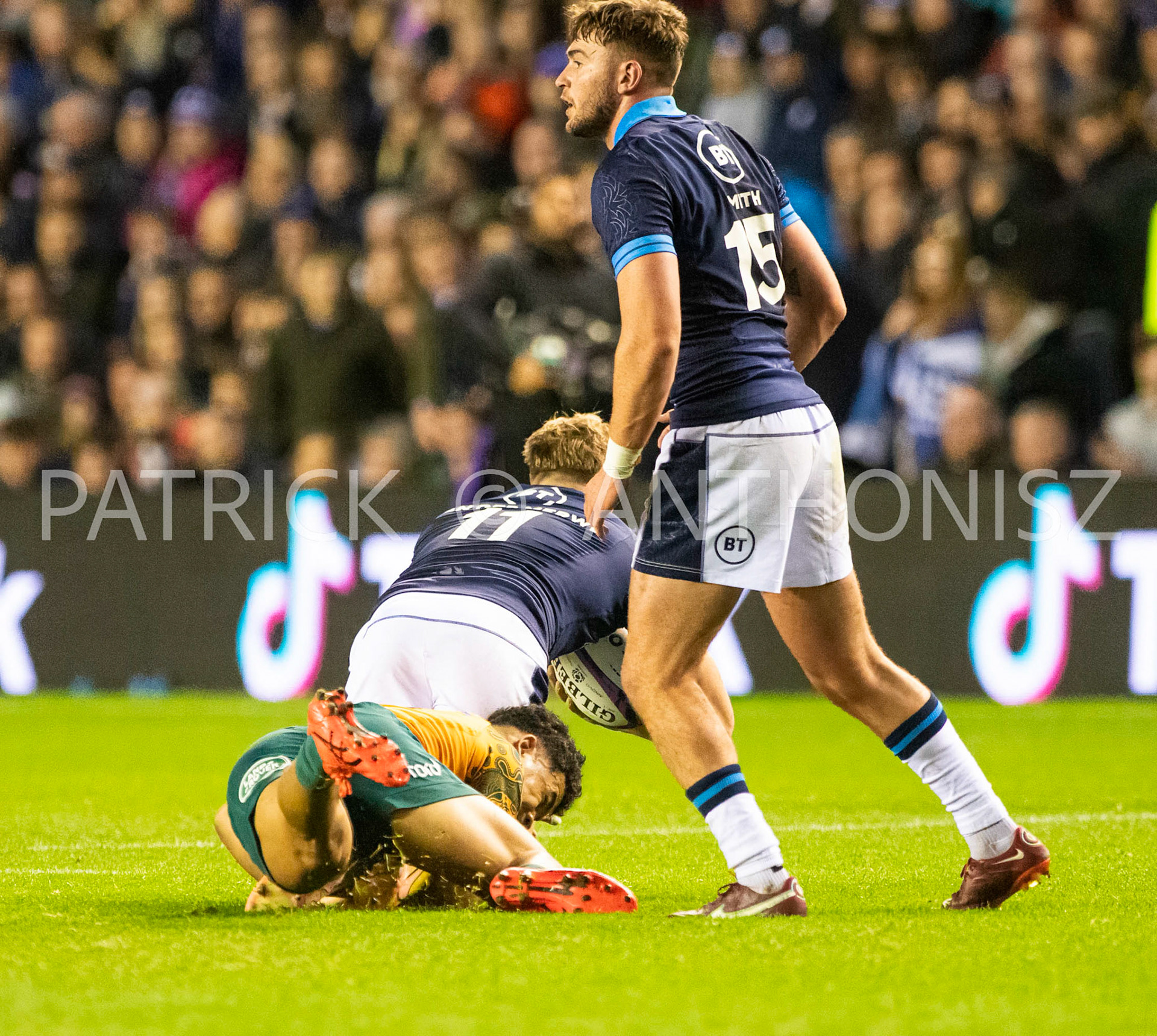 Scotland  October 29th : Hunter Paisami of Australia keeps hole of Duhan van der Merwe of Scotland during the Rugby Union Autumn Internationals match between Australia Vs Scotland at BT Murrayfield Stadium Scotland 29th October 2022 Australia 16: Scotland  15