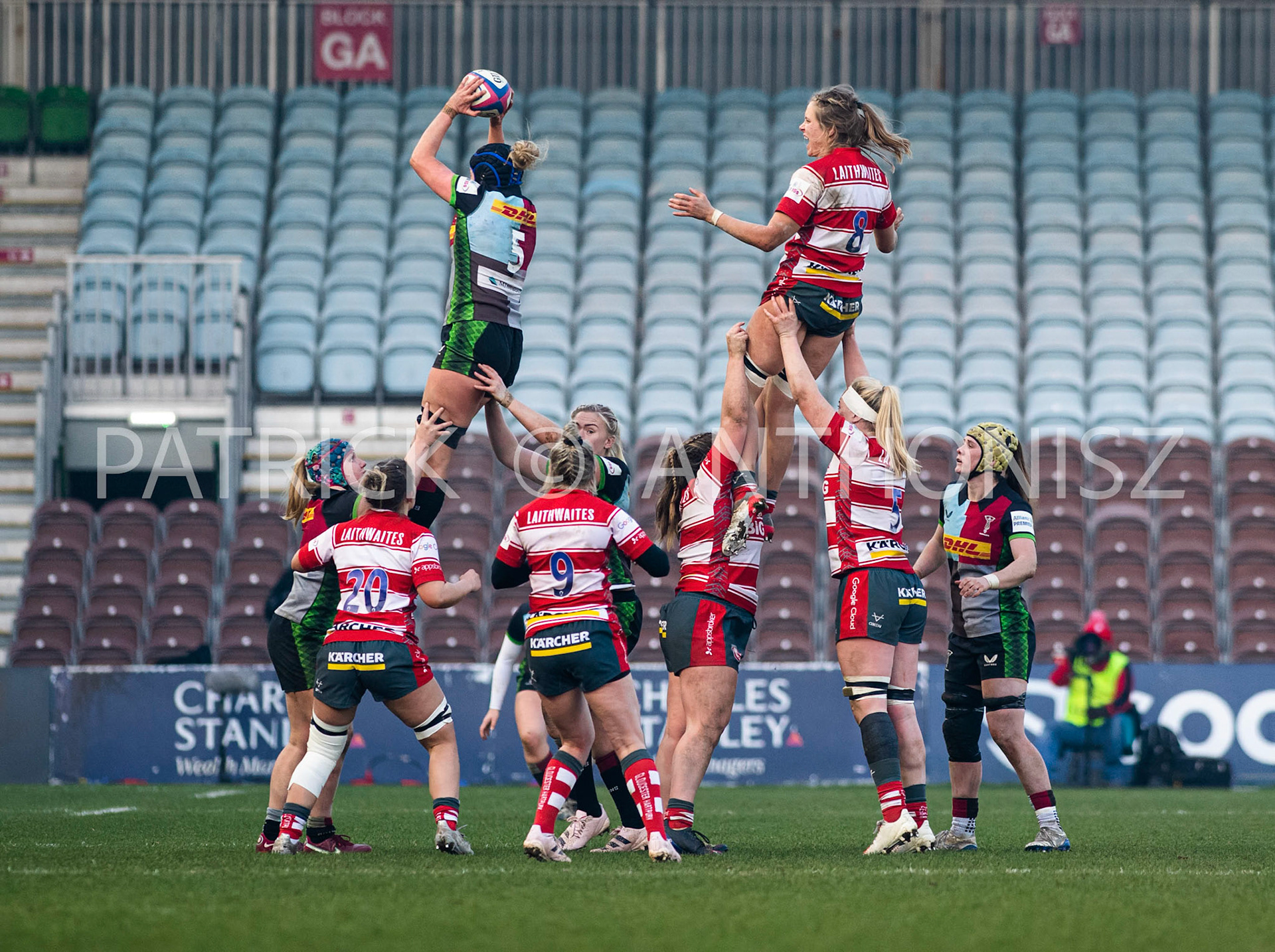 Twickenham , ENGLAND : Sarah Bonar of Harlequins wins the lineout with ZOE ALDCROFT of Gloucester in line out action  during the Women's Allianz Premiership 15's match between Harlequins Vs Gloucester -  Hartpury  , Twickenham Stoop Stadium England 22-1-2023