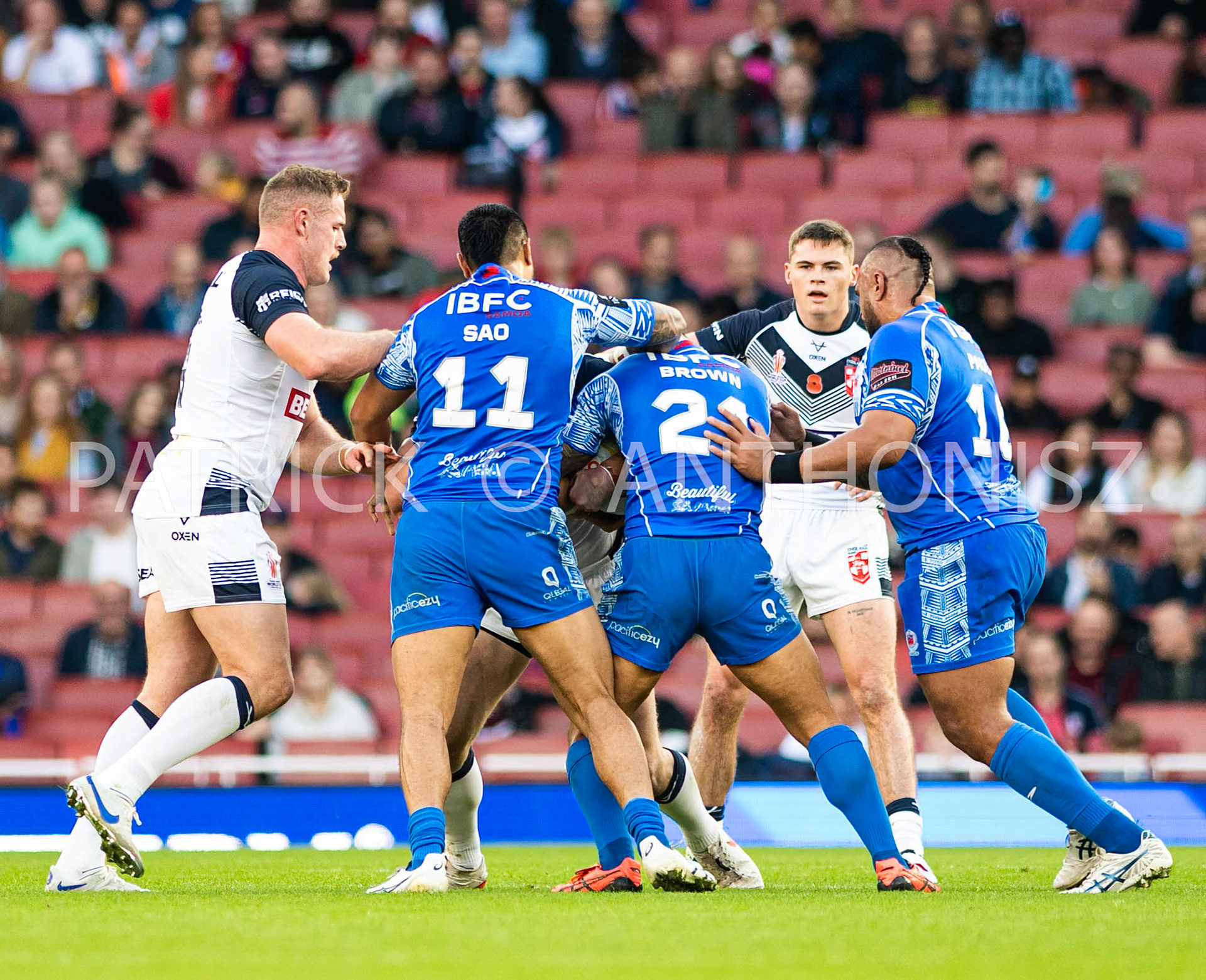 London  ENGLAND - NOVEMBER 12. match action during  the  Semi Final between England and Samoa at the Emirates Stadium on November 12 - 2022 in London, England.