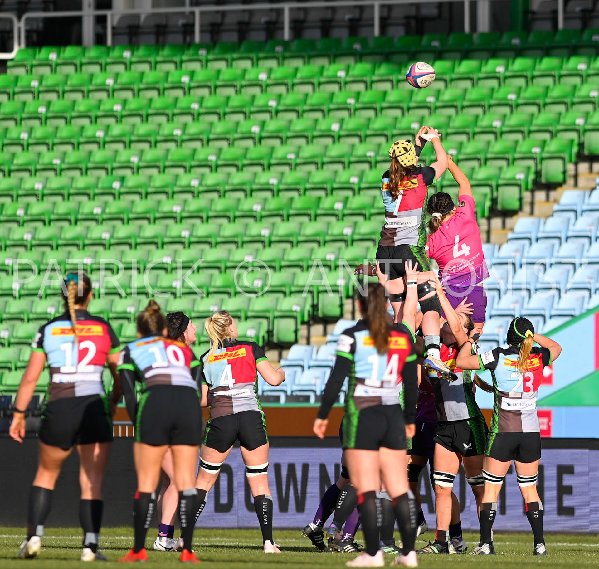 Twickenham, stoop ENGLAND :  Emily Robinson of Harlequins and Emma Wassell of Loughborough in action during the Women's Allianz Premiership 15's match between Harlequins Vs Loughborough Lightning Twickenham Stoop Stadium England 5–02-2023