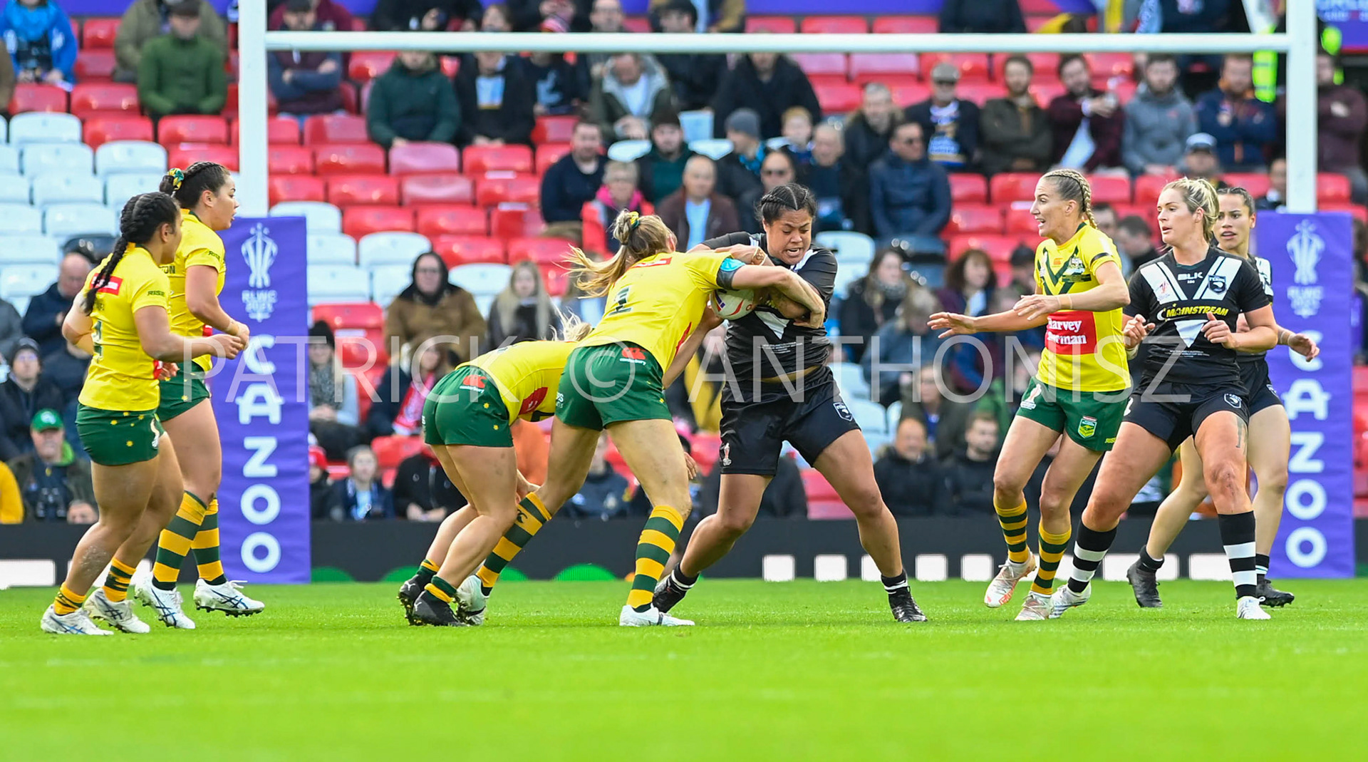 Manchester   ENGLAND - NOVEMBER 19. Match action  during  the Rugby league World Cup Womens Final  between Australia and New Zealand  at the Old Trafford   on November 19 - 2022 in Manchester England.