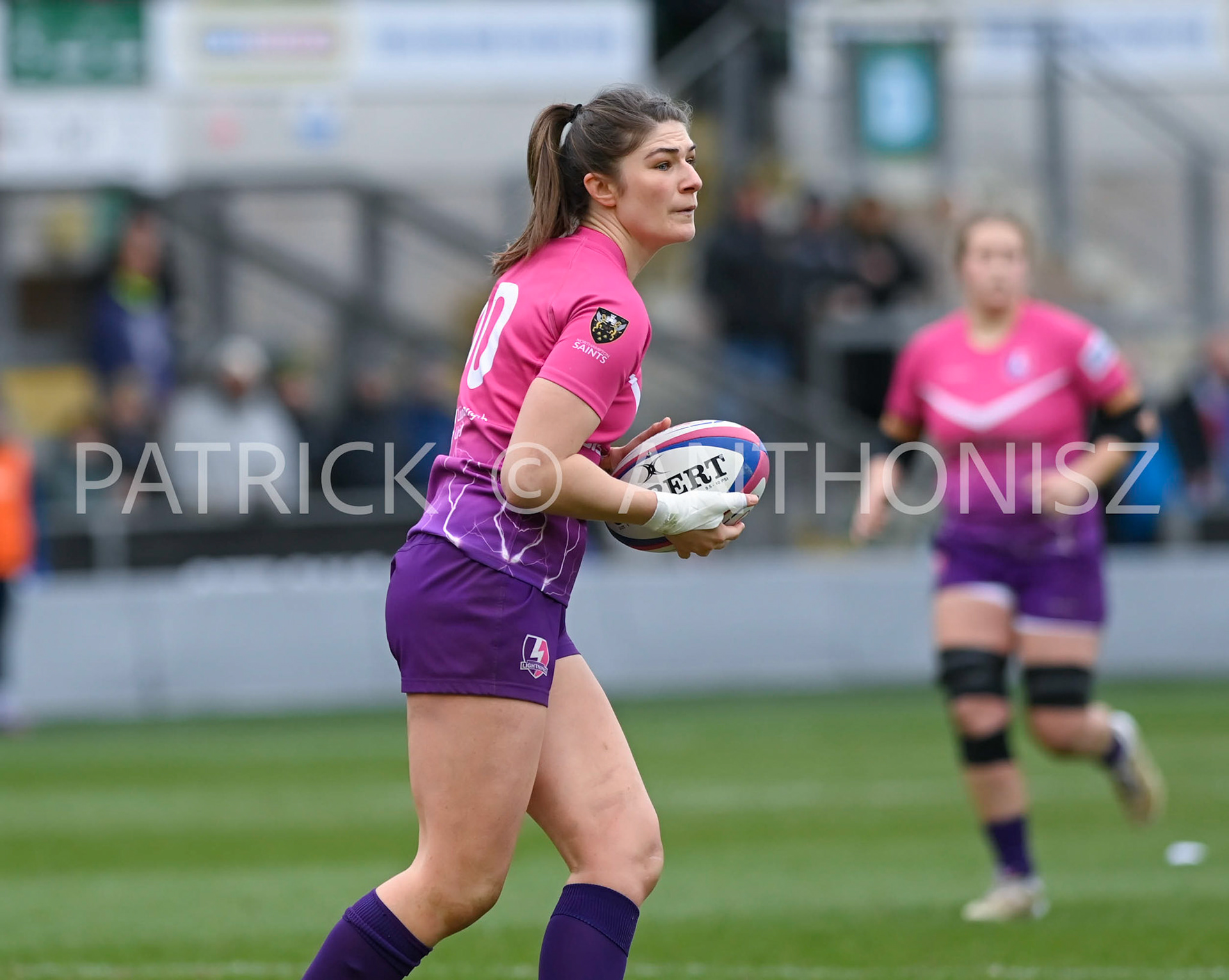 NORTHAMPTON, ENGLAND- Sat-4-2023: Helen Nelson of LOUGHBOROUGH runs with the ball  during the match between  Loughborough Lightning and Bristol Bears at Franklin's Gardens on Sat-4-2023 in Northampton, England