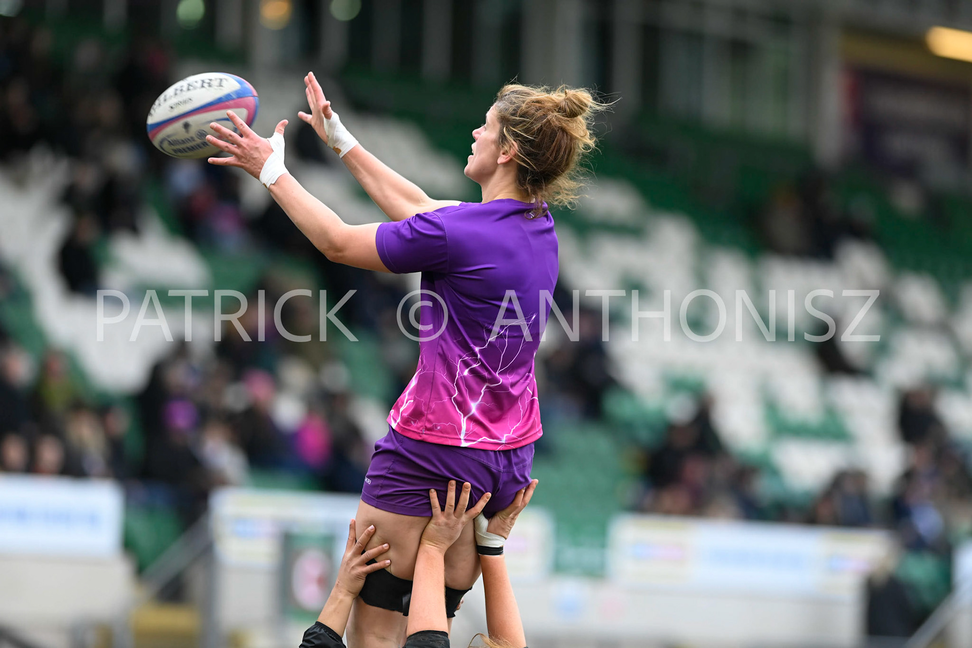 NORTHAMPTON, ENGLAND- Sat-4-2023: Sarah Hunter of LOUGHBOROUGH in warm up  during the match between  Loughborough Lightning and Bristol Bears at Franklin's Gardens on Sat-4-2023 in Northampton, England