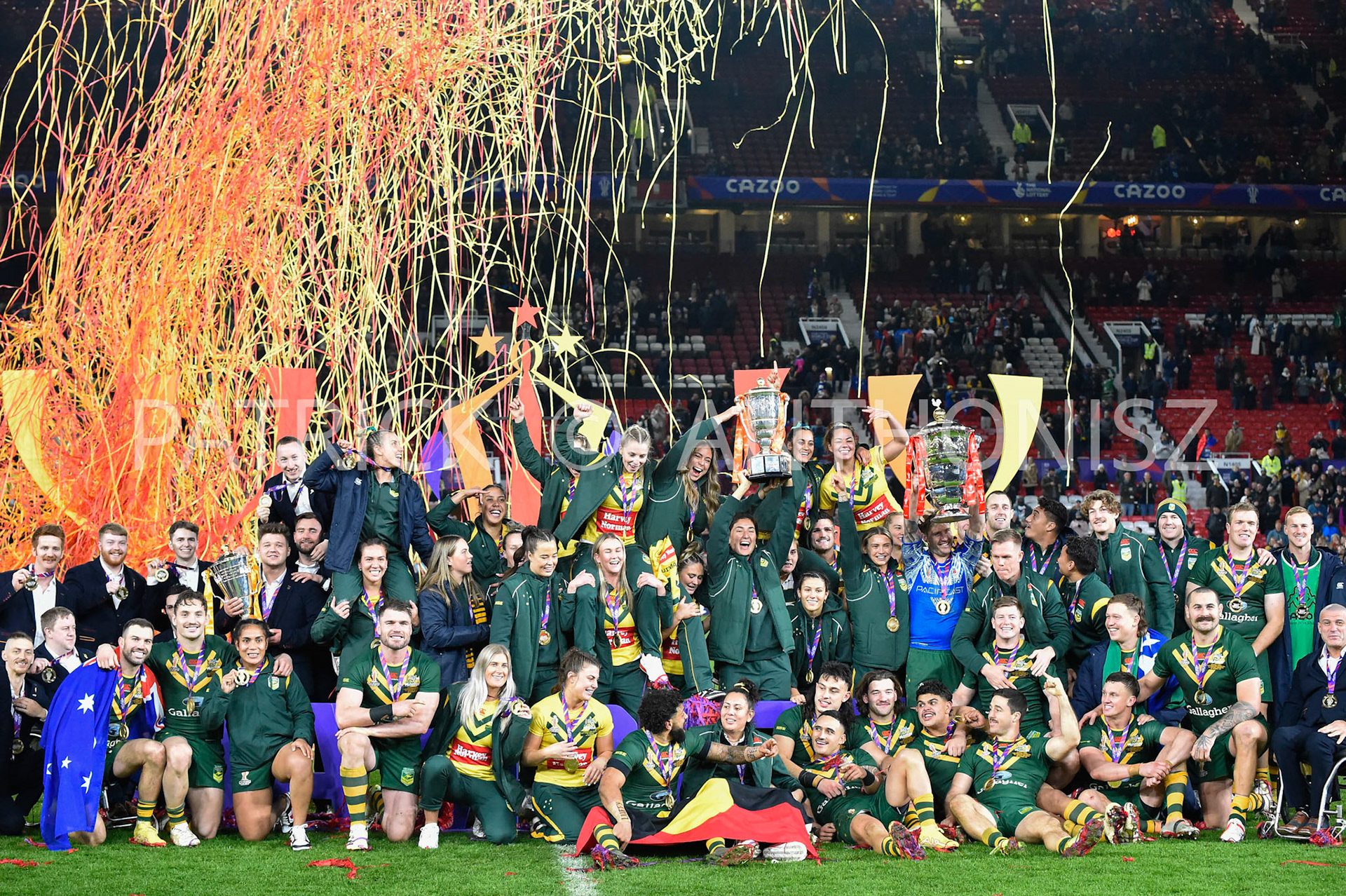 Manchester   ENGLAND - NOVEMBER 19.Australia  celebrate after winning the Rugby league World Cup Mens Final 2021 between Australia and Samoa at the  Old Trafford  on November 19 - 2022 in Manchester England.