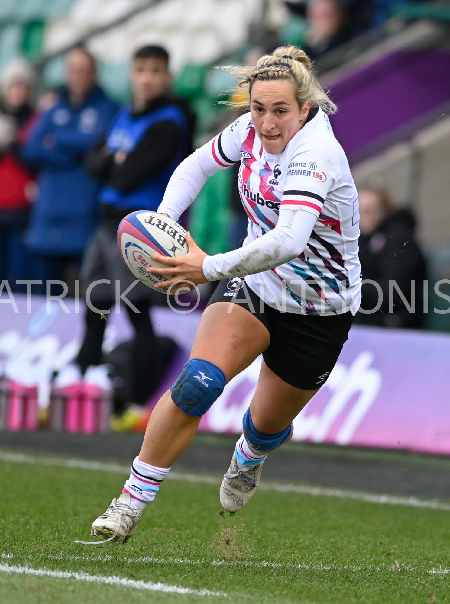 NORTHAMPTON, ENGLAND- Sat-4-2023: Courtney Keight of Bristol Bears in action  during the match between  Loughborough Lightning and Bristol Bears at Franklin's Gardens on Sat-4-2023 in Northampton, England