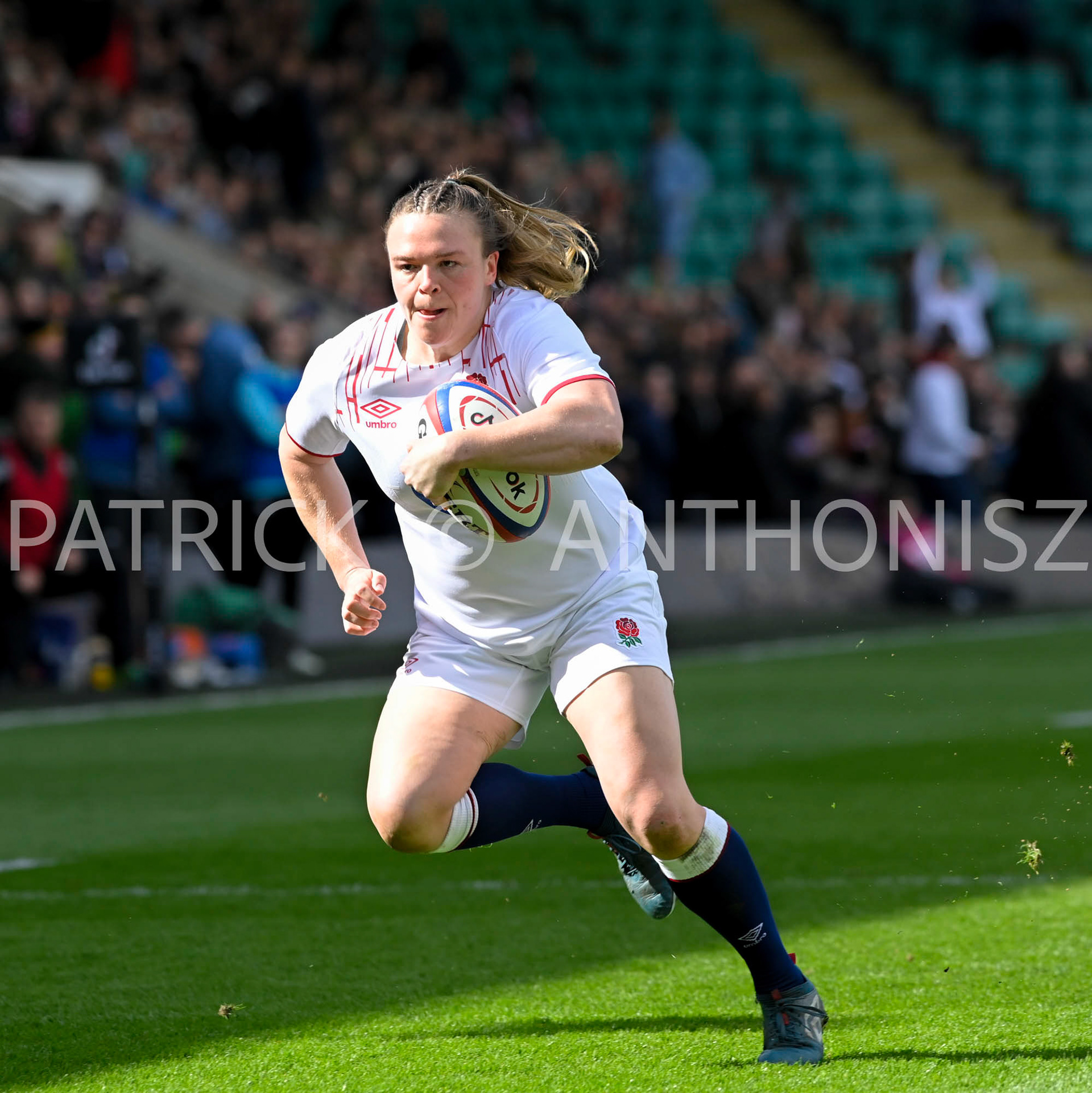 NORTHAMPTON, ENGLAND :Sarah Bern of England  runs the ball  during the  TikTok Women’s Six Nations  England Vs Italy at Franklin's Gardens on Sunday  April 2 , 2023 in Northampton, England.