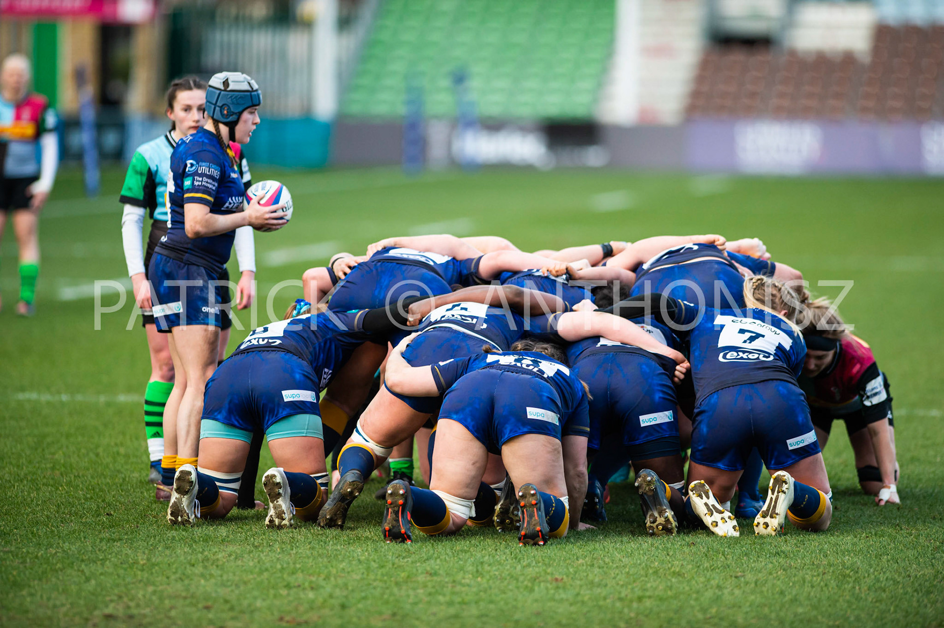 Harlequins Women Vs  Worcester WarriorsWomen's Allianz Premier 15sLondon,England February 12th 2022: in a scrum during the match between  Harlequins Women Vs  Worcester Warriors at Twickenham Stoop .Final score:  Harlequins Rugby  42 : 15  Worcester Warriors