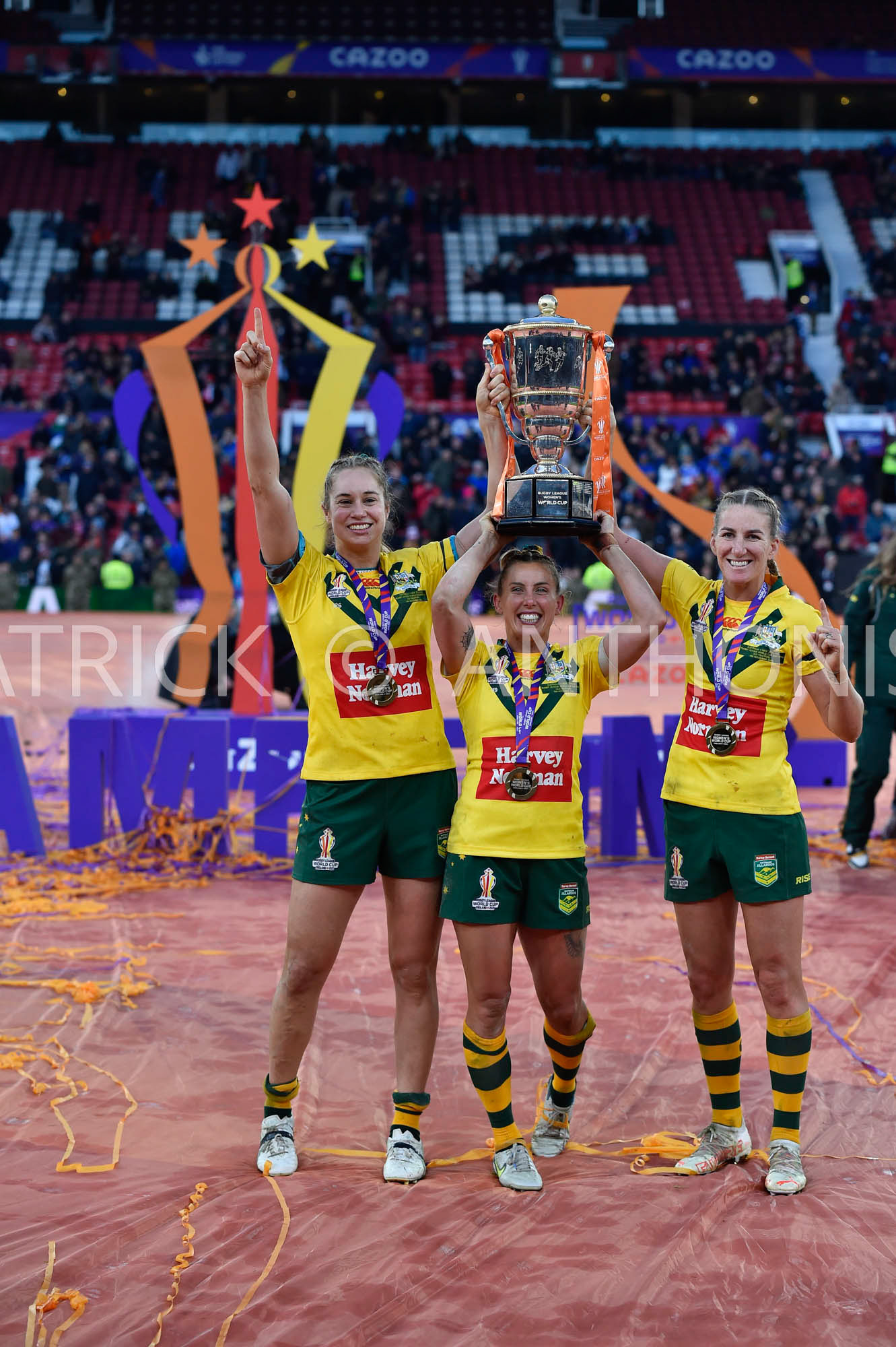 Manchester   ENGLAND - NOVEMBER 19.Australia  celebrate after winning   the Rugby league World Cup Womens Final  between Australia and New Zealand  at the Old Trafford   on November 19 - 2022 in Manchester England.