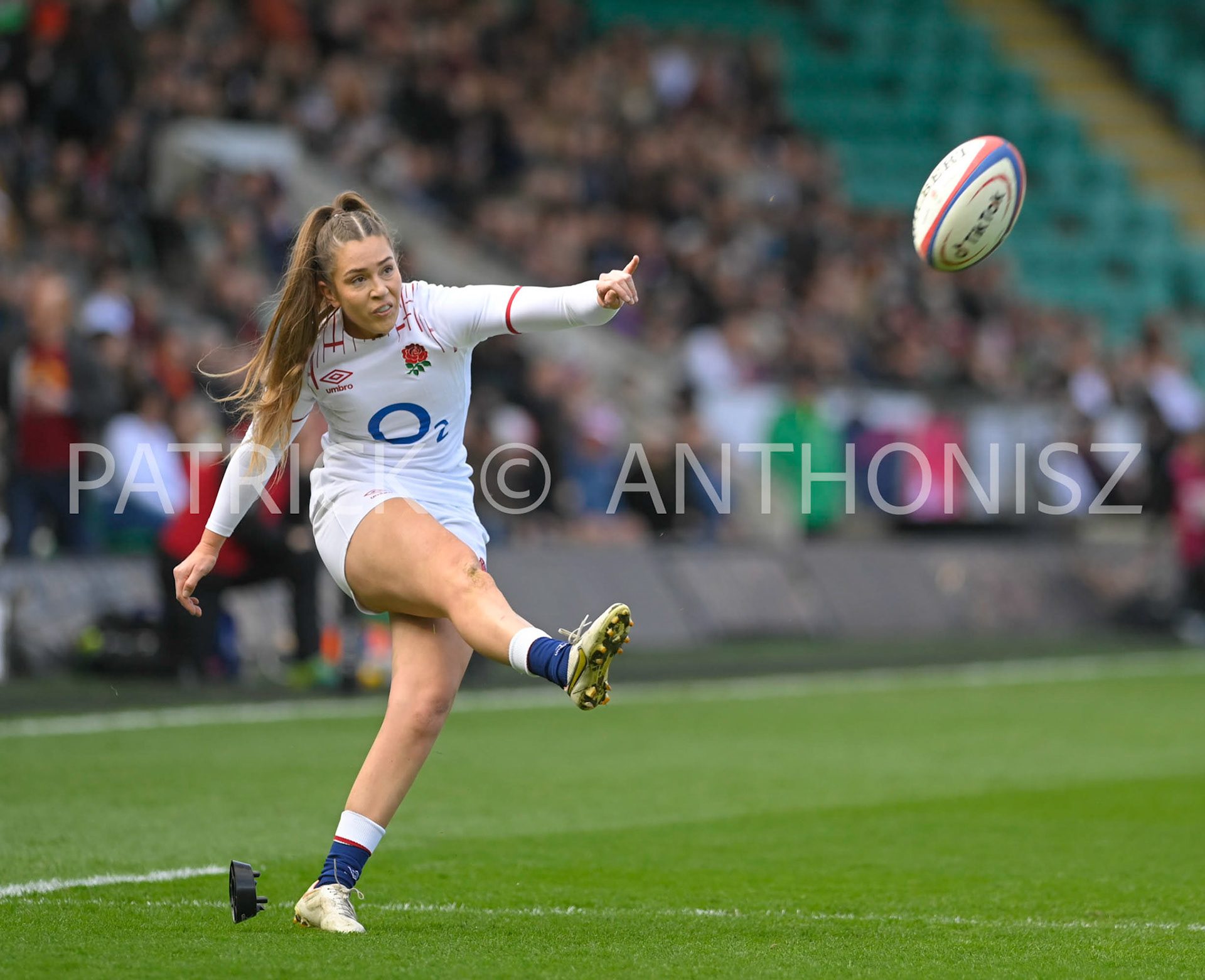 NORTHAMPTON, ENGLAND : England no 10 Holly Aitchison  in action during the  TikTok Women’s Six Nations  England Vs Italy at Franklin's Gardens on Sunday  April 2 , 2023 in Northampton, England.