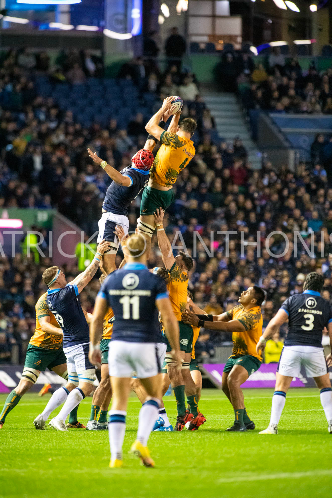 Scotland  October 29th : Nick Frost of Australia wins the ball  during the Rugby Union Autumn Internationals match between Australia Vs Scotland at BT Murrayfield Stadium Scotland 29th October 2022 Australia 16: Scotland 15