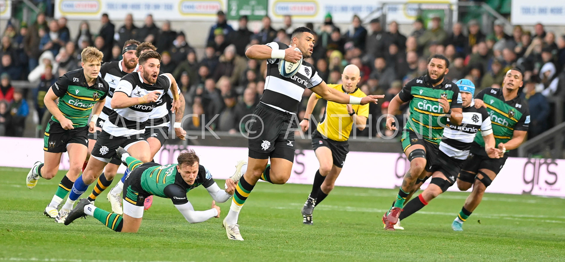 NORTHAMPTON, ENGLAND- Nov -26 - 2022 :  during the match between Northampton Saints and The Barbarians F C at Franklin's Gardens on November 26, 2022 in Northampton, England