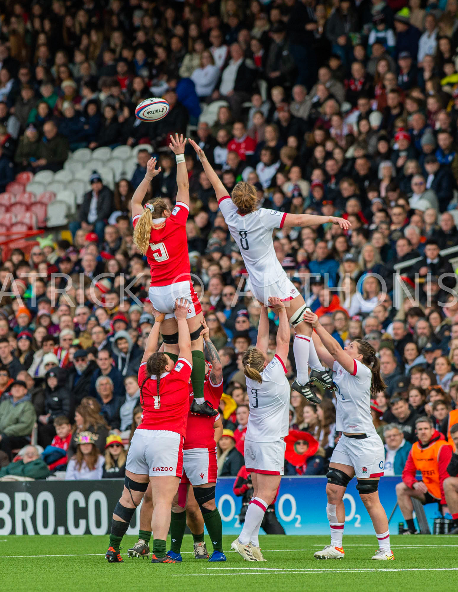 England Vs Wales Six Nations Gloucester 9 April 2022. Gwen Crab of Wales and Sarah Hunter C of England tries to win the ball during the TikTok Women's Six Nations Rugby Championship match, England Red Roses Vs Wales  Rugby at the Kingsholm  Stadium Gloucester