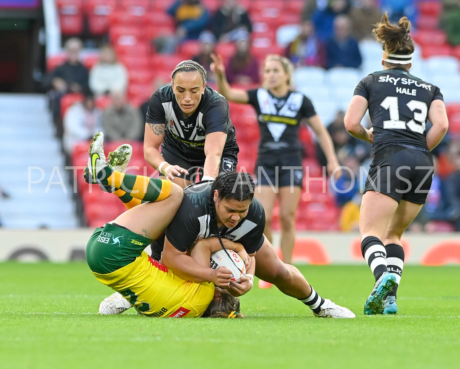 Manchester   ENGLAND - NOVEMBER 19 Match action . during  the Rugby league World Cup Womens Final  between Australia and New Zealand  at the Old Trafford   on November 19 - 2022 in Manchester England.