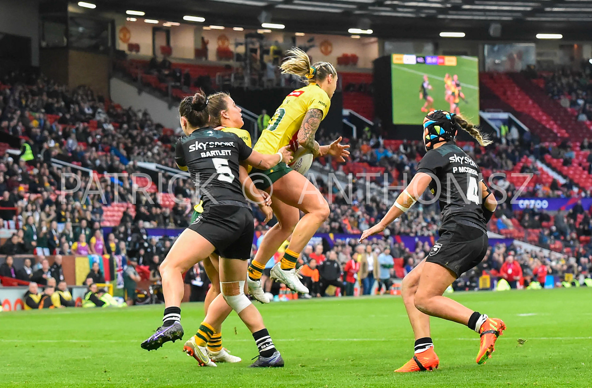 Manchester   ENGLAND - NOVEMBER 19.Julia Robinson of Australia goes for a high ball  during  the Rugby league World Cup Womens Final  between Australia and New Zealand  at the Old Trafford   on November 19 - 2022 in Manchester England.
