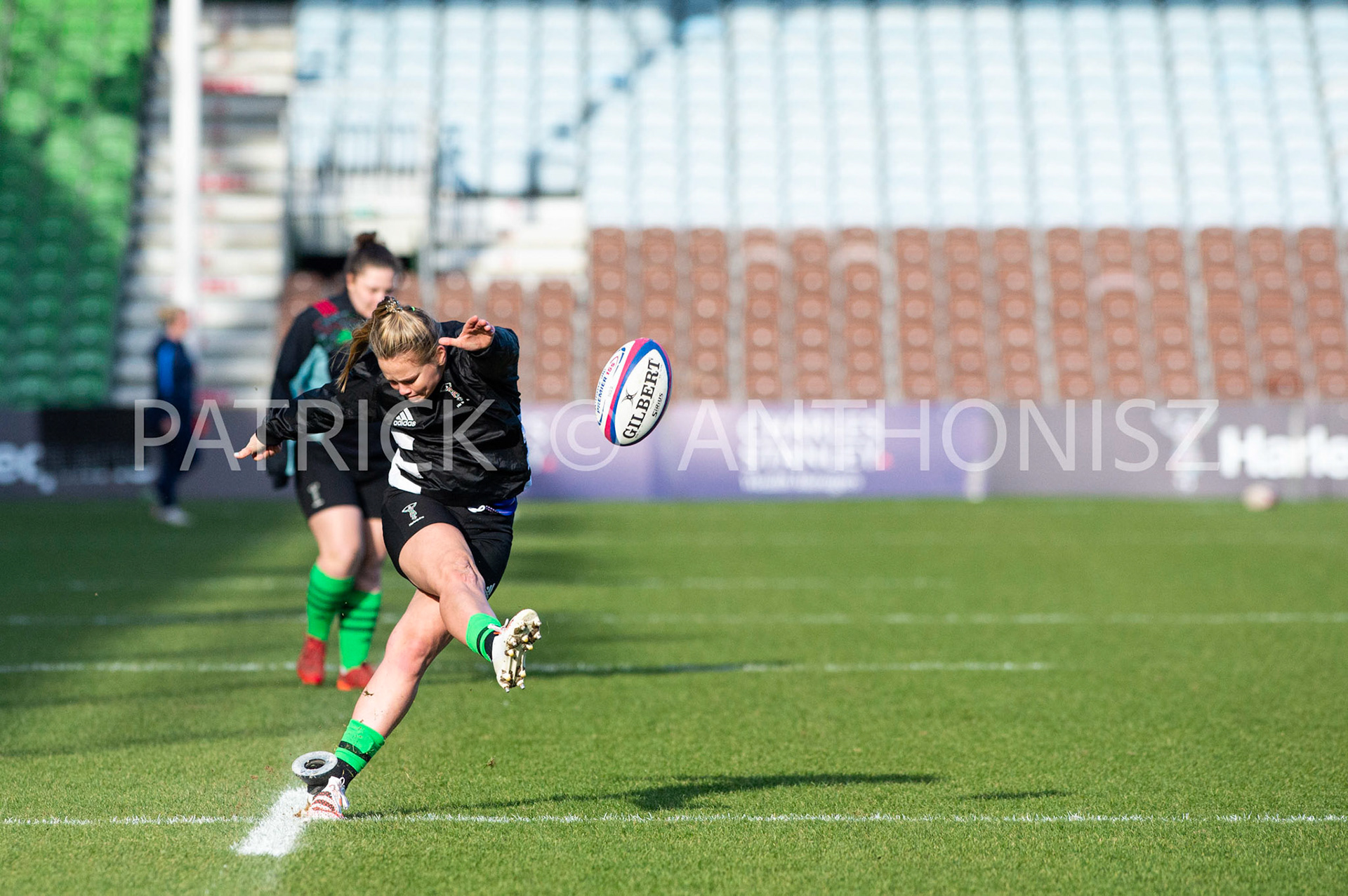 Harlequins Women Vs  Worcester WarriorsWomen's Allianz Premier 15sLondon,England February 12th 2022:  Ellie Green of Harlequins pre-match warm up session during the  match between  Harlequins Women Vs  Worcester Warriors at Twickenham Stoop .Final score:  Harlequins Rugby 42 : 15 Worcester Warriors