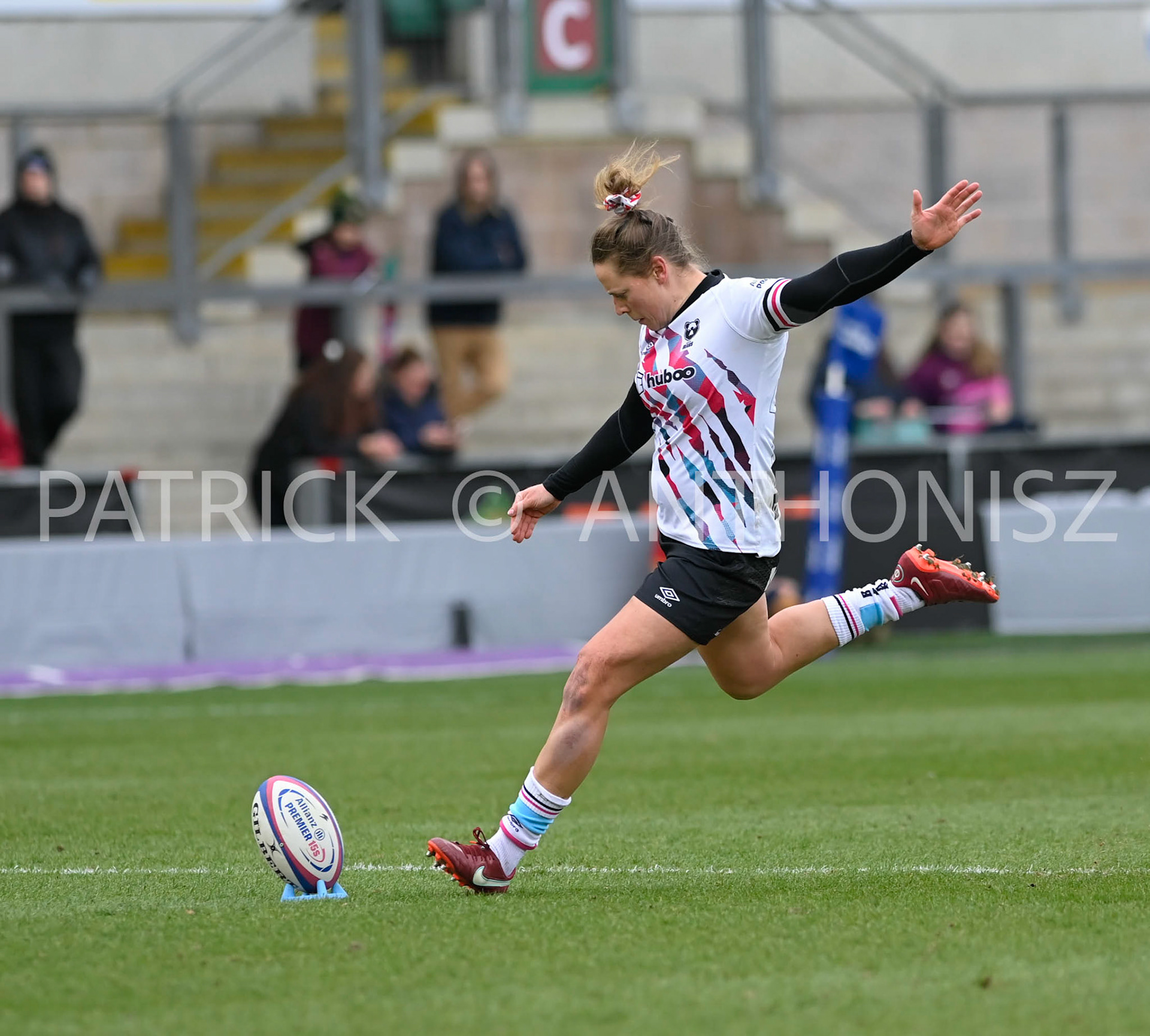 NORTHAMPTON, ENGLAND- Sat-4-2023:Amber Reed (c) of Bristol Bears in action  during the match between  Loughborough Lightning and Bristol Bears at Franklin's Gardens on Sat-4-2023 in Northampton, England