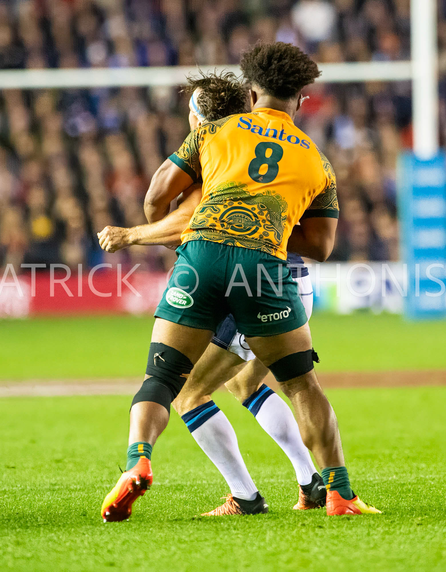 Scotland  October 29th :  Rob Valetini of Australia holes  down Hamish Watson of Scotland during the Rugby Union Autumn Internationals match between Australia Vs Scotland at BT Murrayfield Stadium Scotland 29th October 2022 Australia  16: Scotland  15