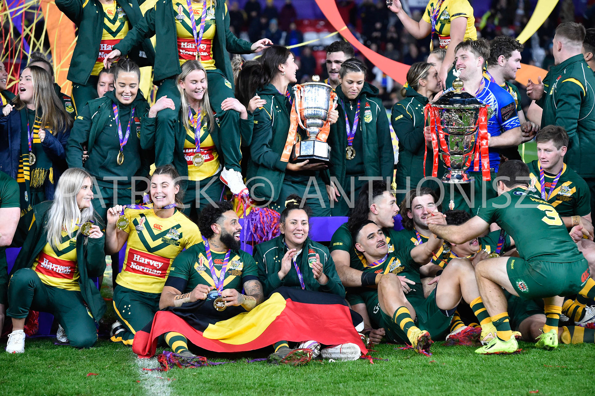 Manchester   ENGLAND - NOVEMBER 19. Australia  celebrate after winning the Rugby league World Cup Mens Final 2021 between Australia and Samoa at the  Old Trafford  on November 19 - 2022 in Manchester England.