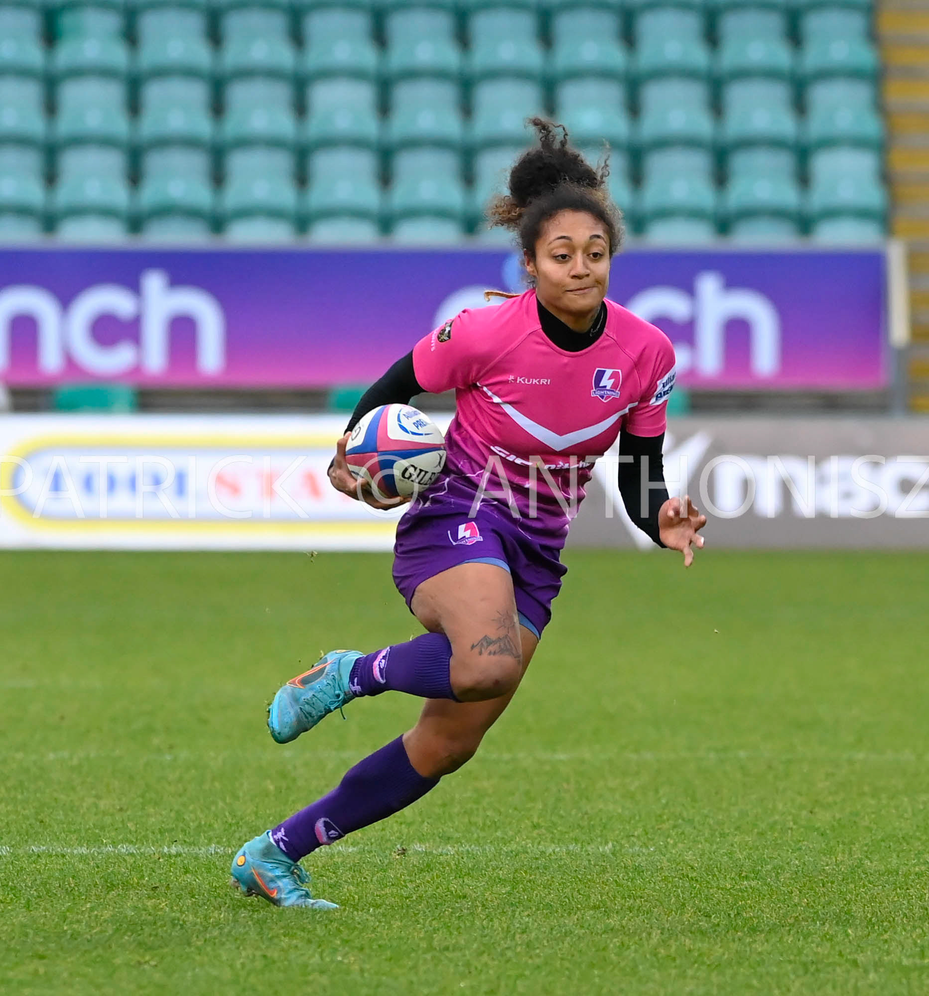 NORTHAMPTON, ENGLAND : Bulou Mataitoga Loughborough Lightning runs with the ball   during Women's Allianz Premiership 15's match between Loughborough Lightning and  Wasps at Franklin's Gardens on  Sunday January  8 2023 in Northampton, England