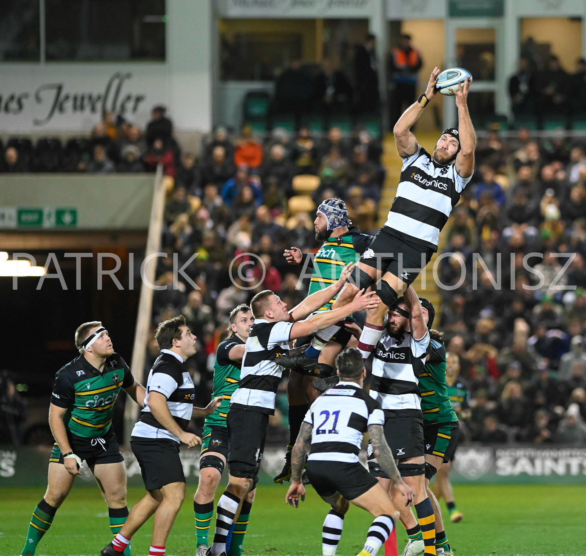 NORTHAMPTON, ENGLAND- Nov -26 - 2022 :  GRAHAM KITCHENER of of Barbarians  wins the line out  ball during the match between Northampton Saints and The Barbarians F C at Franklin's Gardens on November 26, 2022 in Northampton, England