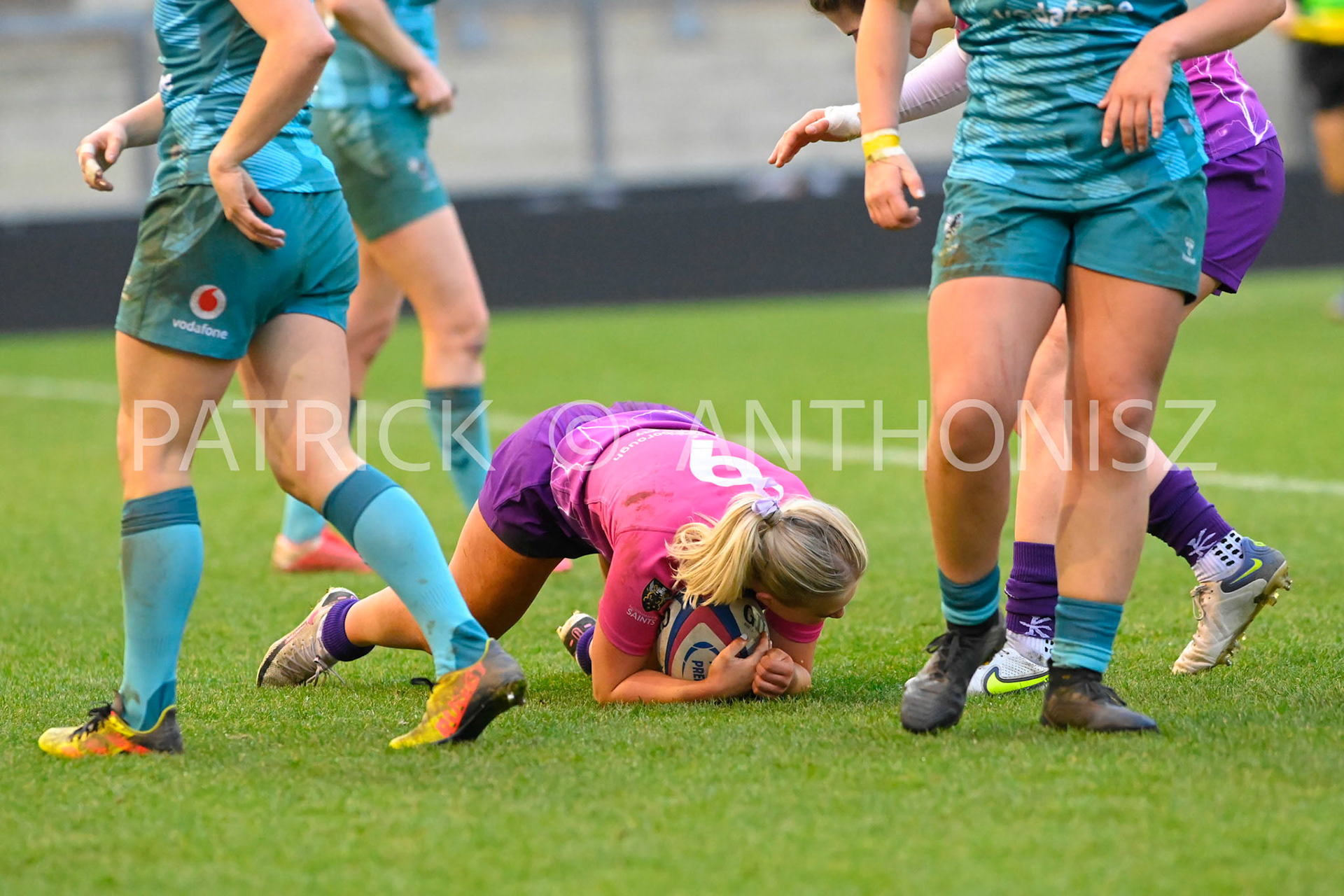 NORTHAMPTON, ENGLAND : Jess Weaver of Loughborough Lightning gets a try  during Women's Allianz Premiership 15's match between Loughborough Lightning and  Wasps at Franklin's Gardens on  Sunday January  8 2023 in Northampton, England