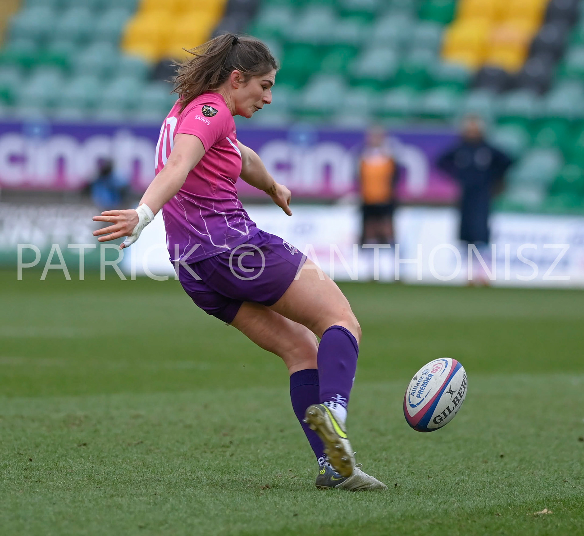 NORTHAMPTON, ENGLAND- Sat-4-2023: Helen Nelson of LOUGHBOROUGH in action  during the match between  Loughborough Lightning and Bristol Bears at Franklin's Gardens on Sat-4-2023 in Northampton, England
