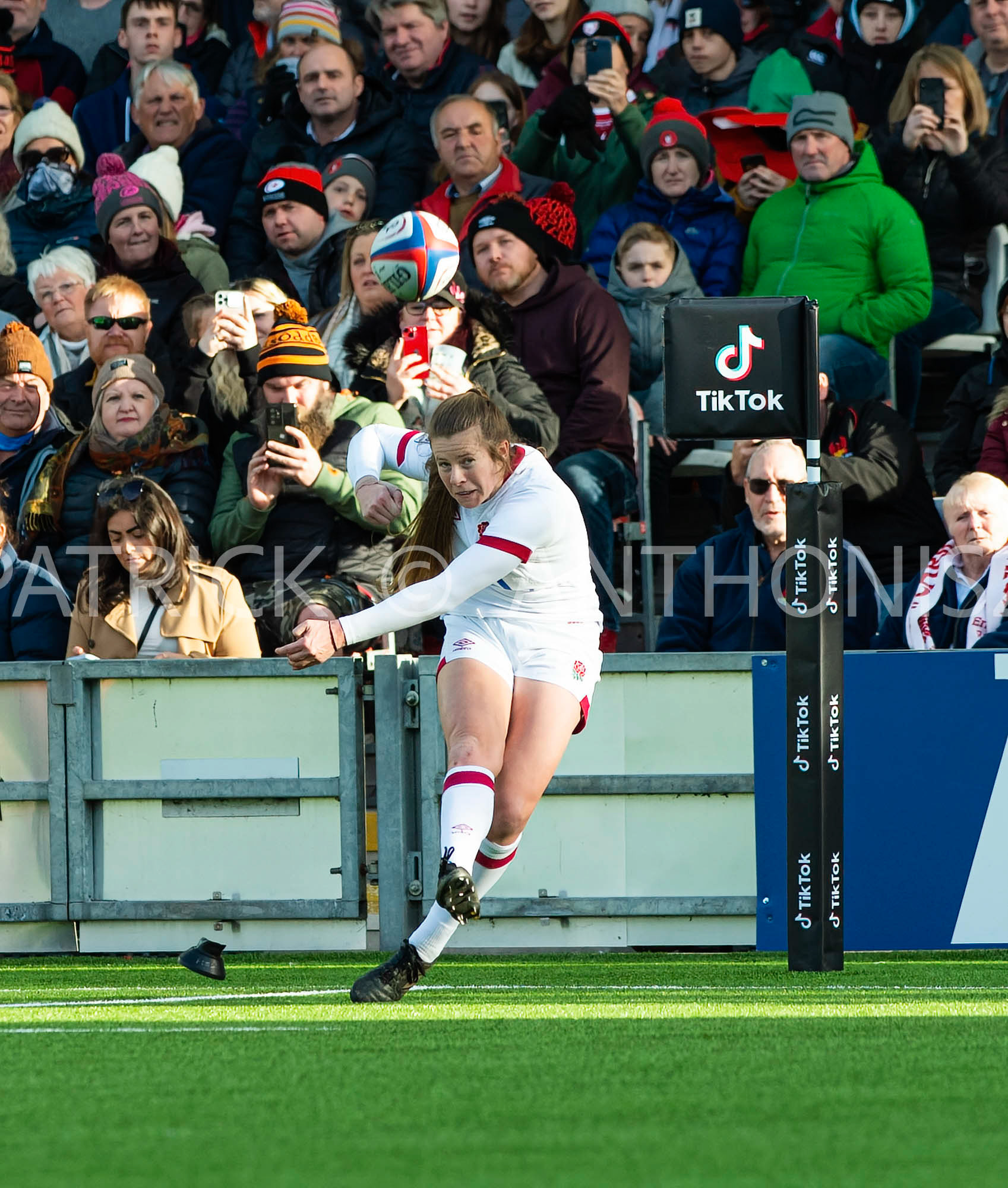 England Vs Wales Six Nations Gloucester 9 April 2022. Zoe Harrison of England  in action during the TikTok Women's Six Nations Rugby Championship match, England Red Roses Vs Wales  Rugby at the Kingsholm  Stadium Gloucester