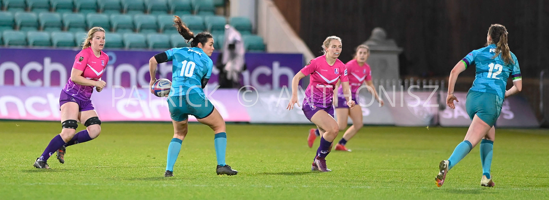 NORTHAMPTON, ENGLAND : Hannah Edwards Wasps passes the ball during Women's Allianz Premiership 15's match between Loughborough Lightning and  Wasps at Franklin's Gardens on  Sunday January  8 2023 in Northampton, England