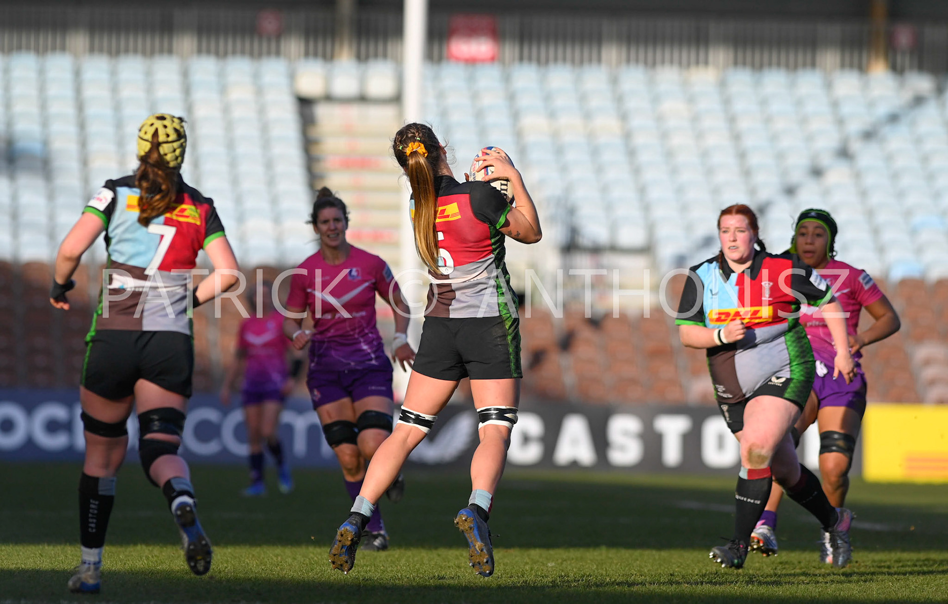 Twickenham, stoop ENGLAND : Kaitlan Leaney of Harlequins gets a high ball  during the Women's Allianz Premiership 15's match between Harlequins Vs Loughborough Lightning Twickenham Stoop Stadium England 5–02-2023