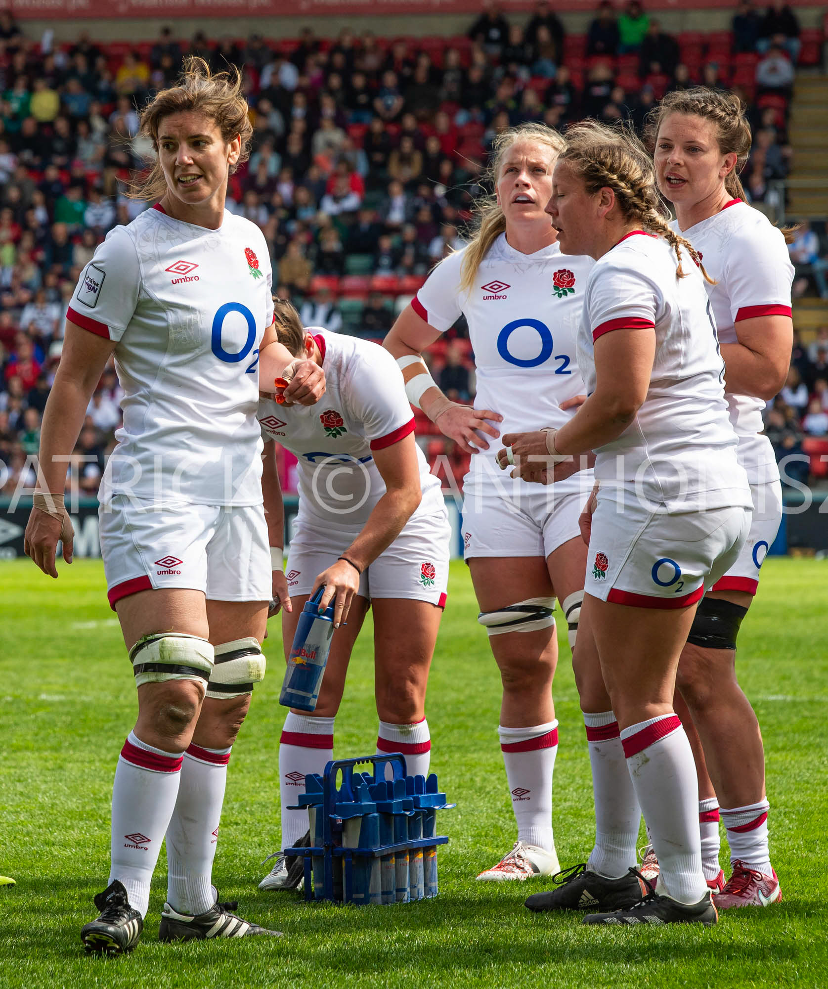24th - April  2022 : Sarah Hunter (c) England  and her team takes a drink during the England Vs Ireland round 4    TikTok Women's Six Nations at  Mattioli  Woods Welford Road.