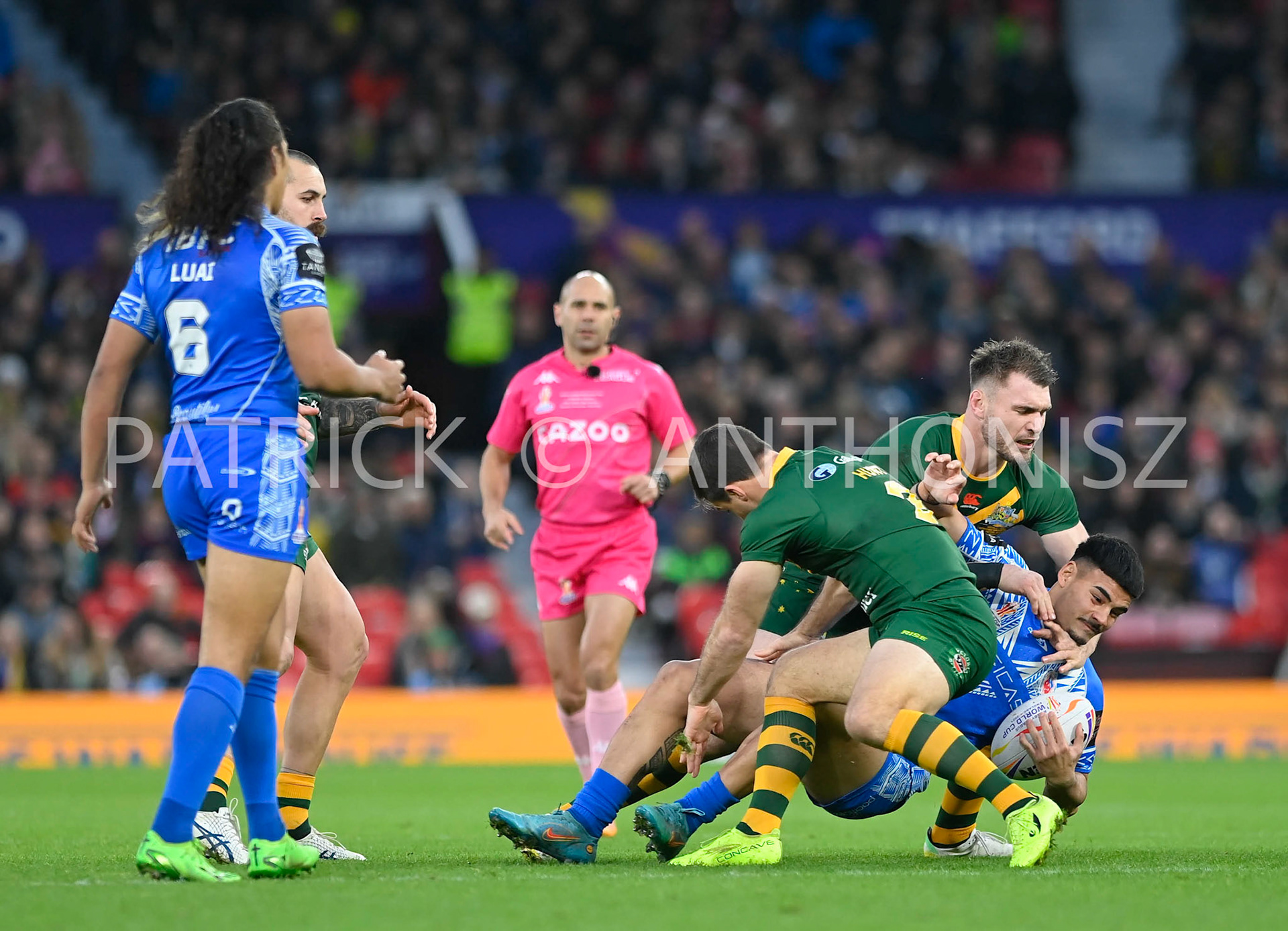 Manchester   ENGLAND - NOVEMBER 19.Match action  during  the Rugby league World Cup Mens Final  between Australia and Samoa at the  Old Trafford Stadium on November 19 - 2022 in Manchester England.
