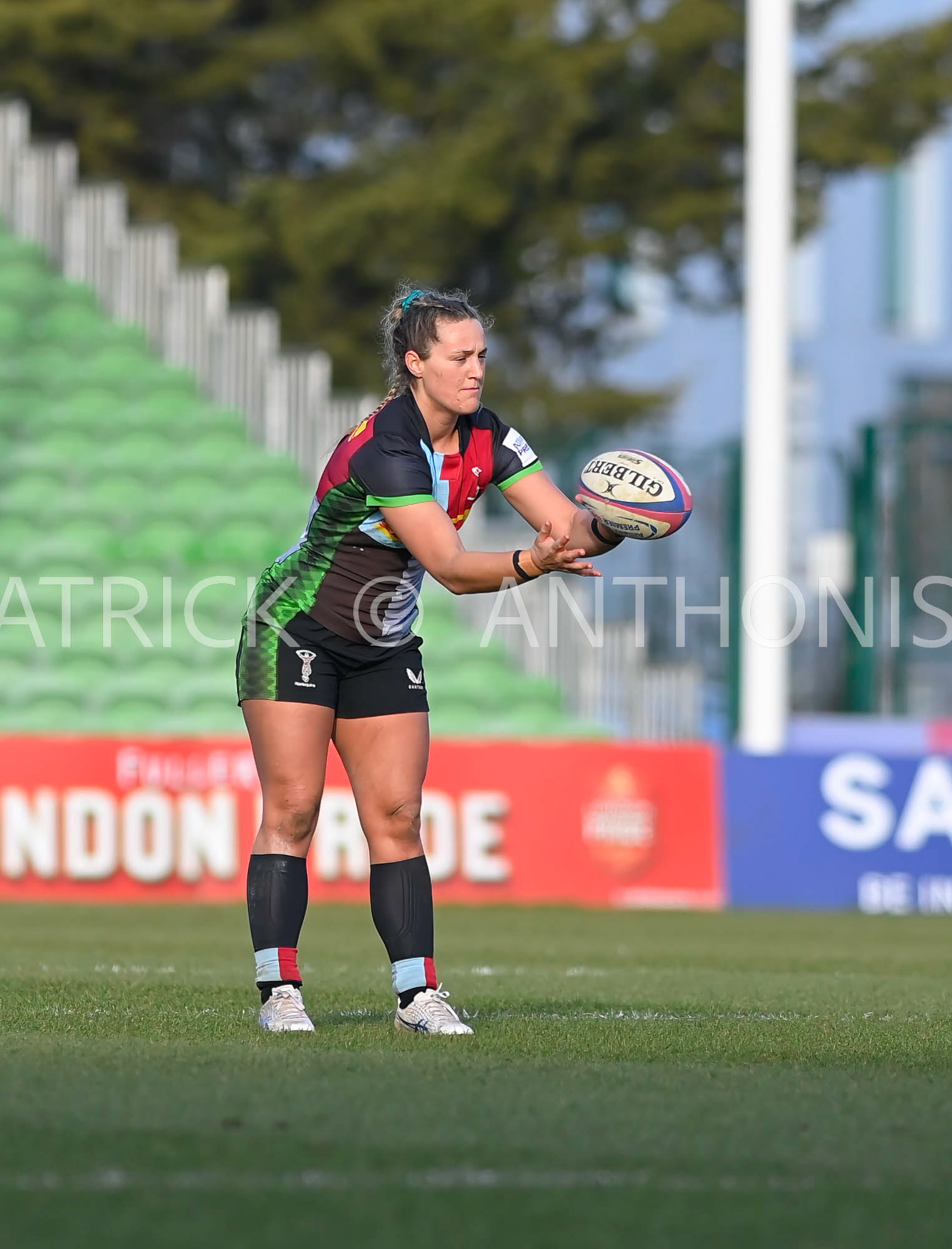 Twickenham, stoop ENGLAND : Bella McKenzie of Harlequins  during the Women's Allianz Premiership 15's match between Harlequins Vs Loughborough Lightning Twickenham Stoop Stadium England 5–02-2023