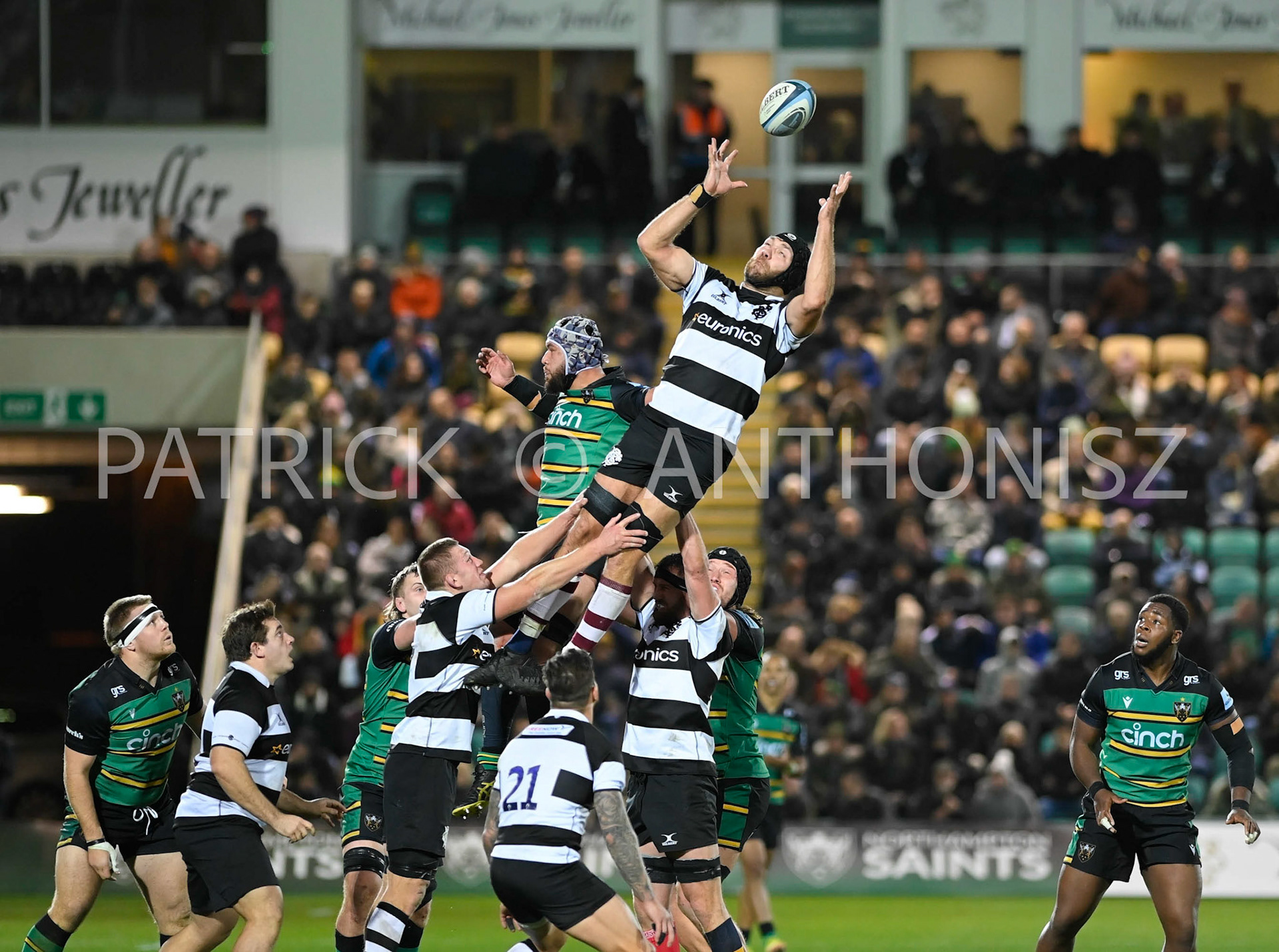 NORTHAMPTON, ENGLAND- Nov -26 - 2022 :  GRAHAM KITCHENER of of Barbarians  wins the line out  ball during the match between Northampton Saints and The Barbarians F C at Franklin's Gardens on November 26, 2022 in Northampton, England
