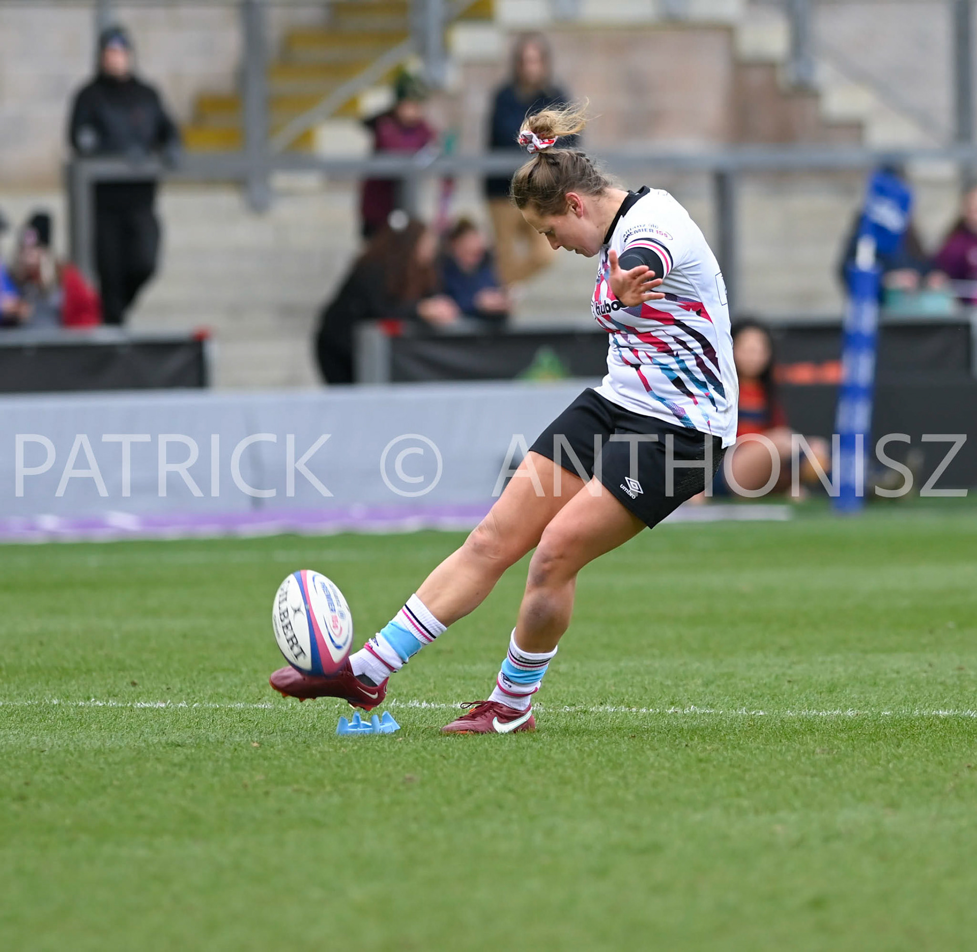 NORTHAMPTON, ENGLAND- Sat-4-2023: Amber Reed (c) of Bristol Bears in action  during the match between  Loughborough Lightning and Bristol Bears at Franklin's Gardens on Sat-4-2023 in Northampton, England
