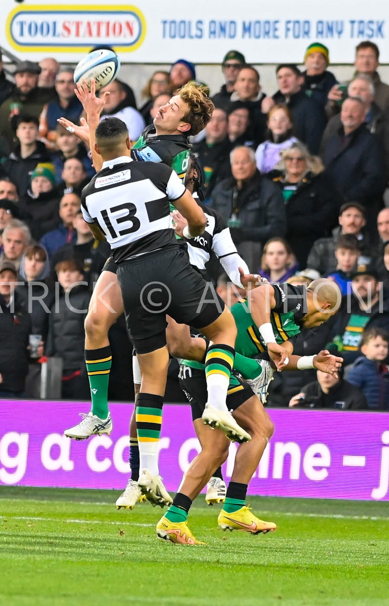 NORTHAMPTON, ENGLAND- Nov -26 - 2022 :  during the match between Northampton Saints and The Barbarians F C at Franklin's Gardens on November 26, 2022 in Northampton, England