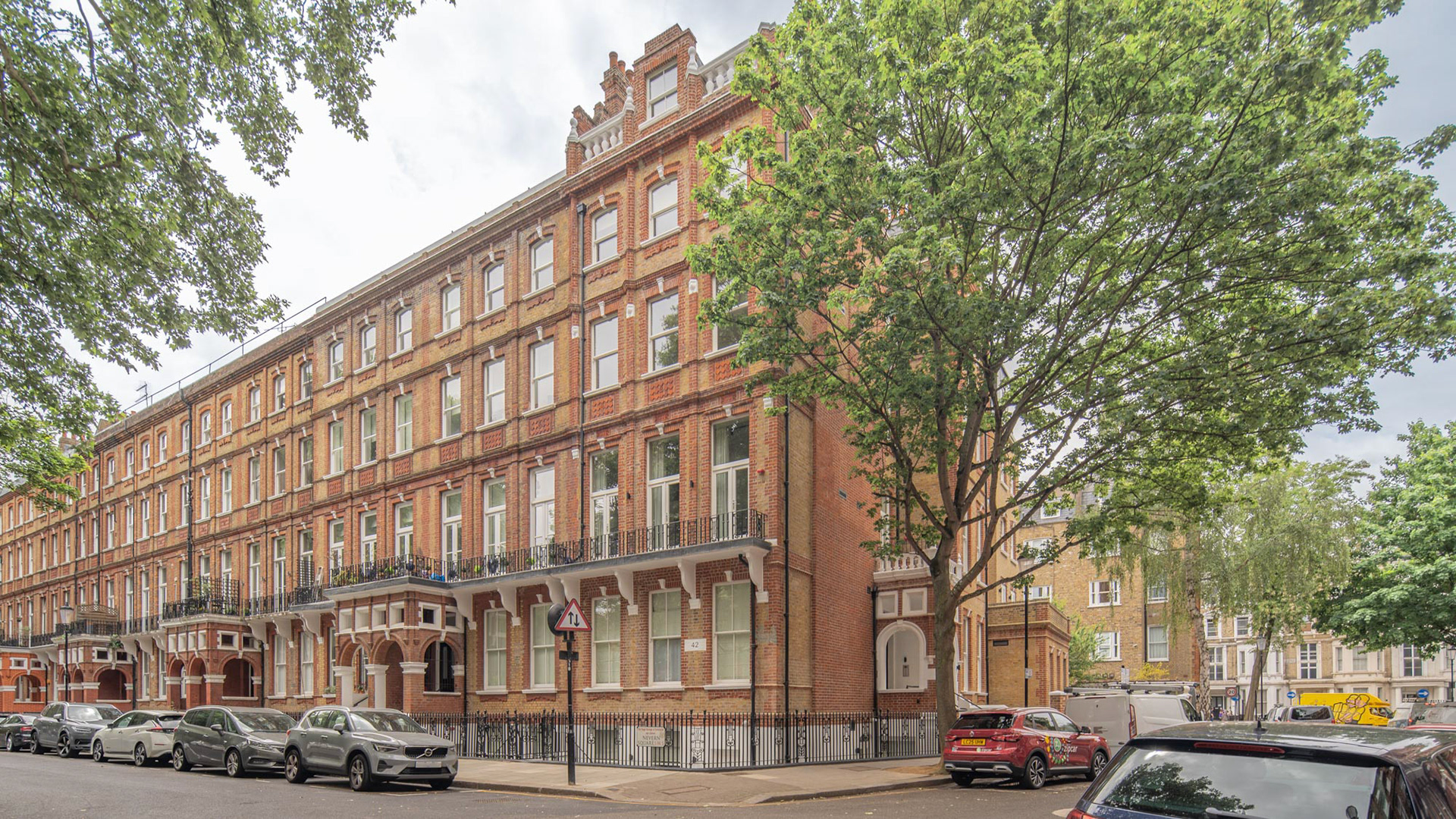 Nevern Square by HTA Design, London. Hokum Studios architecture photography.