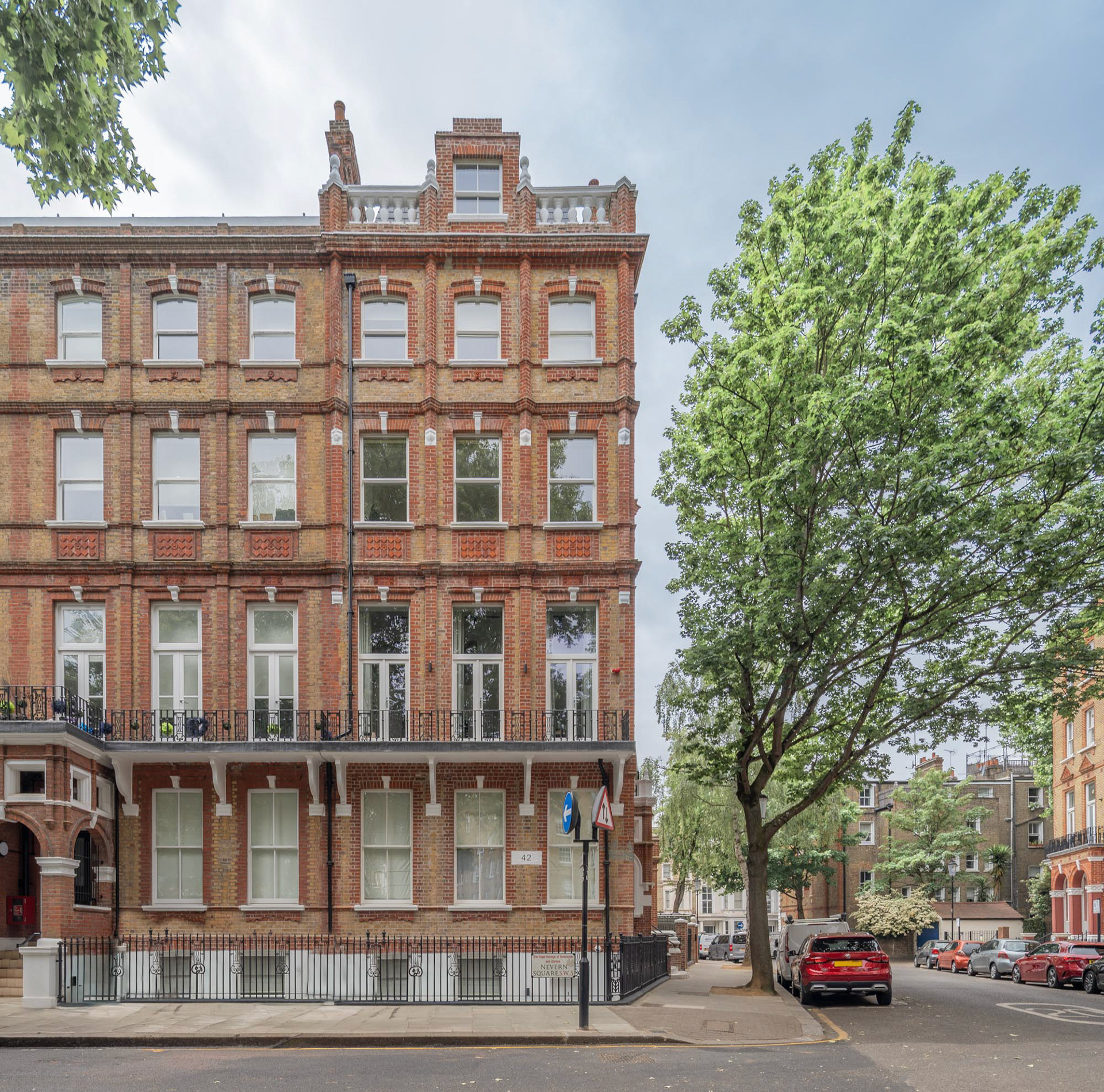 Nevern Square by HTA Design, London. Hokum Studios architecture photography.
