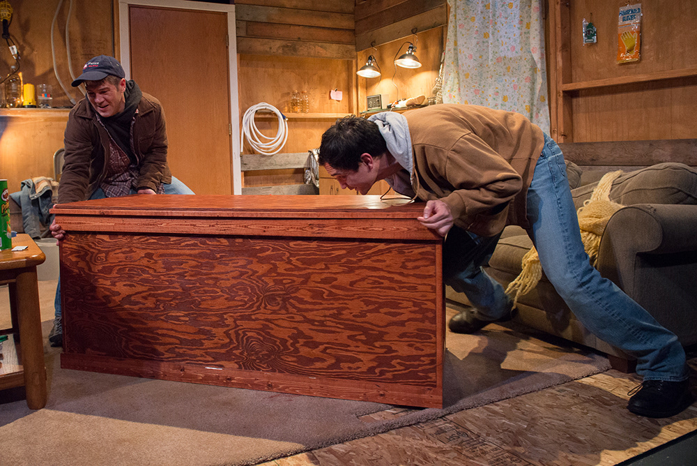 25 Saints : Moving furniture