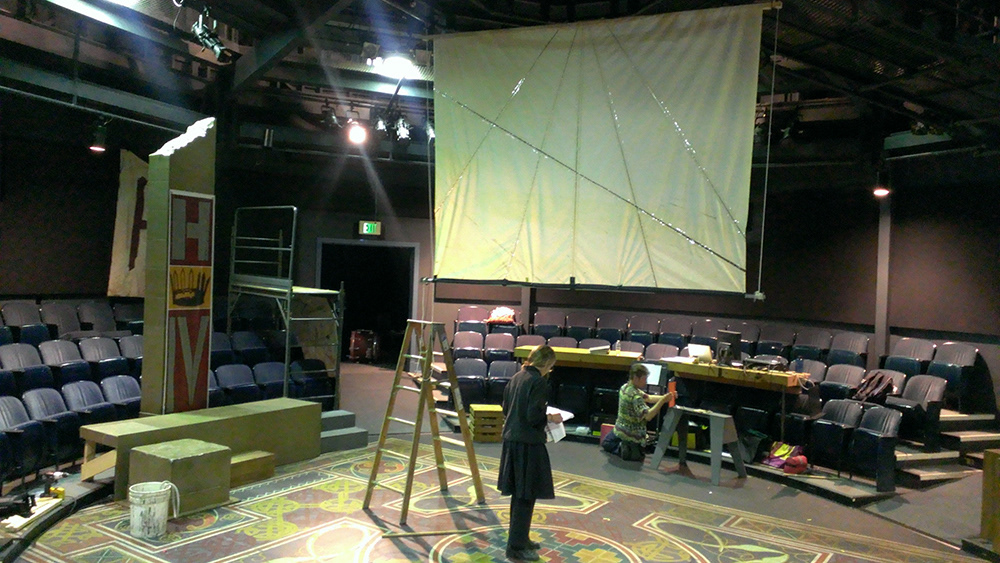 Projection screen for flashback scenes