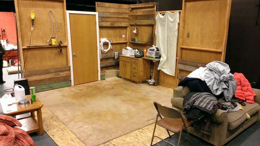 25 Saints : Dirty, salvaged carpet